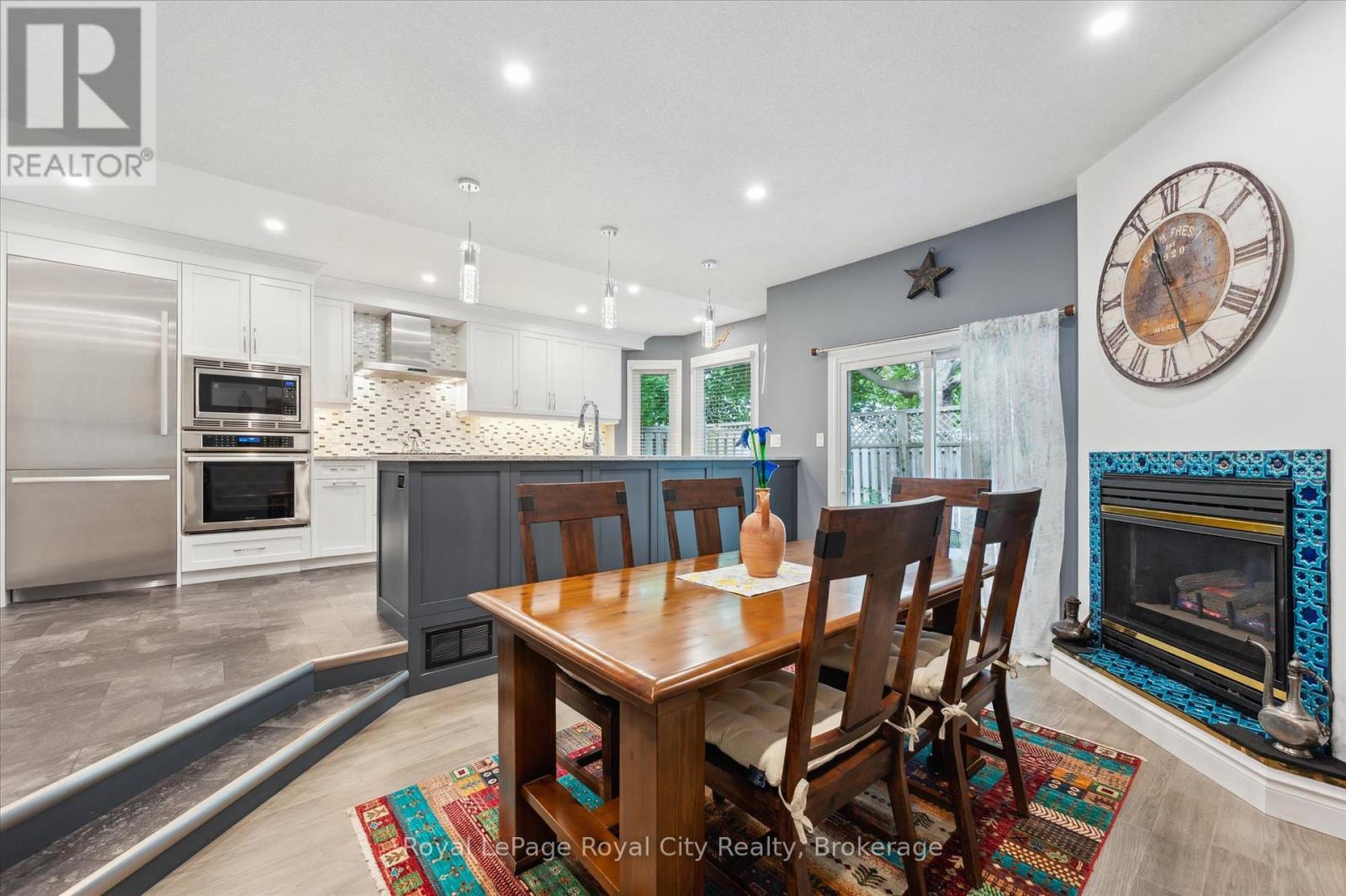 












21 MARILYN DRIVE

,
Guelph (Riverside Park),




Ontario
N1H1G9

