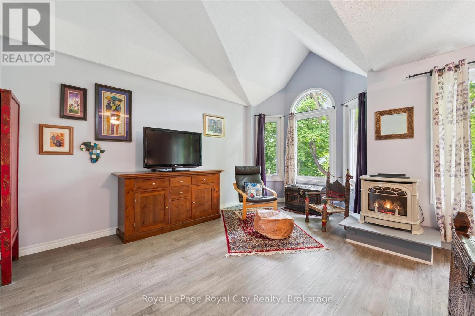 












21 MARILYN DRIVE

,
Guelph (Riverside Park),




Ontario
N1H1G9

