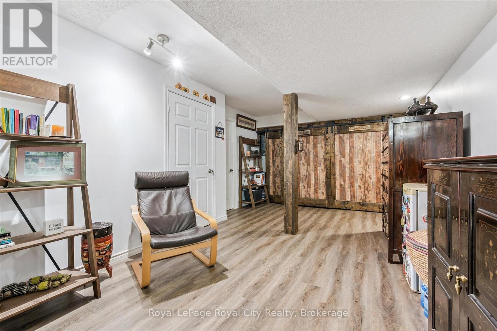 












21 MARILYN DRIVE

,
Guelph (Riverside Park),




Ontario
N1H1G9

