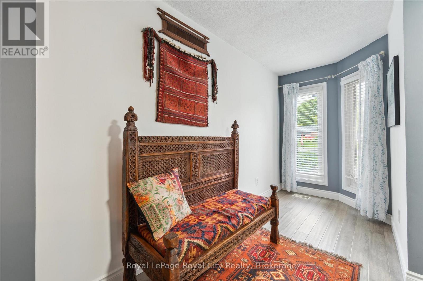 












21 MARILYN DRIVE

,
Guelph (Riverside Park),




Ontario
N1H1G9

