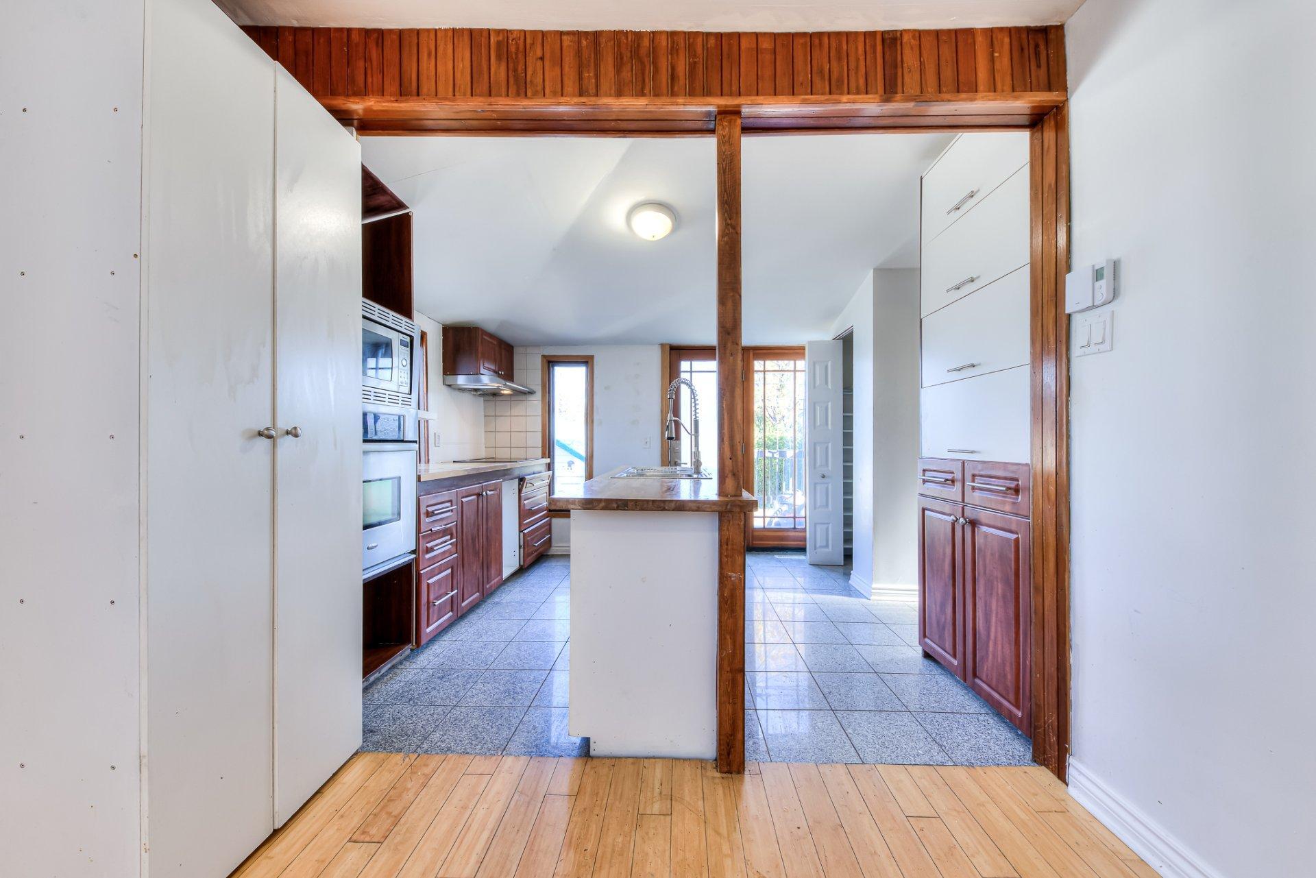 









2301


33e Avenue

,
Laval (Laval-Ouest),




QC
H7R3N5

