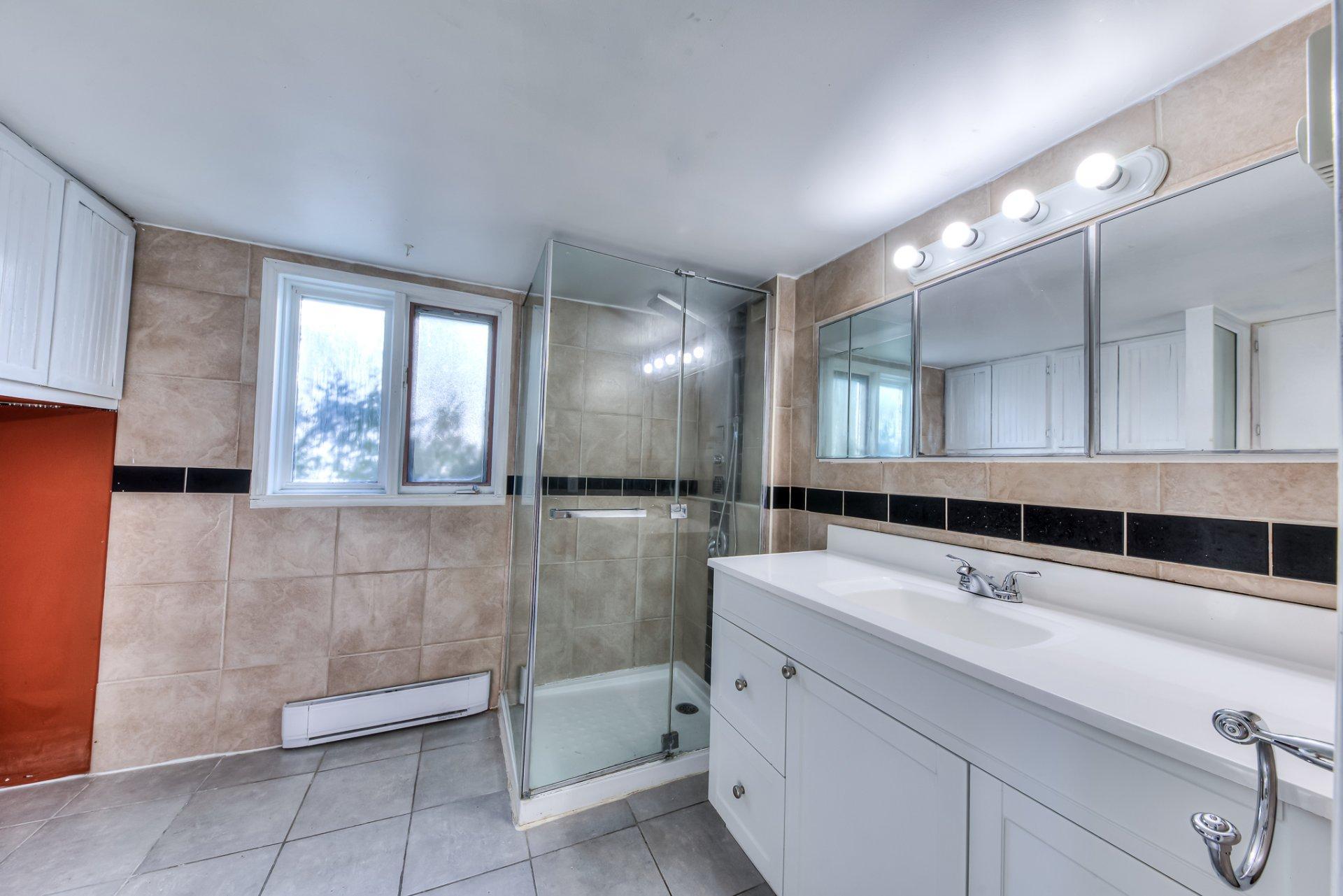 









2301


33e Avenue

,
Laval (Laval-Ouest),




QC
H7R3N5

