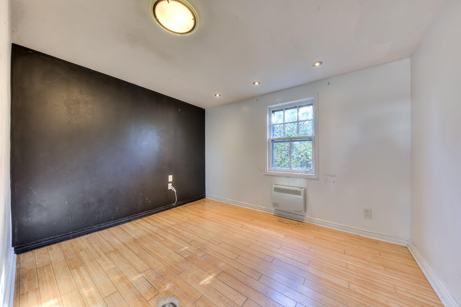 









2301


33e Avenue

,
Laval (Laval-Ouest),




QC
H7R3N5

