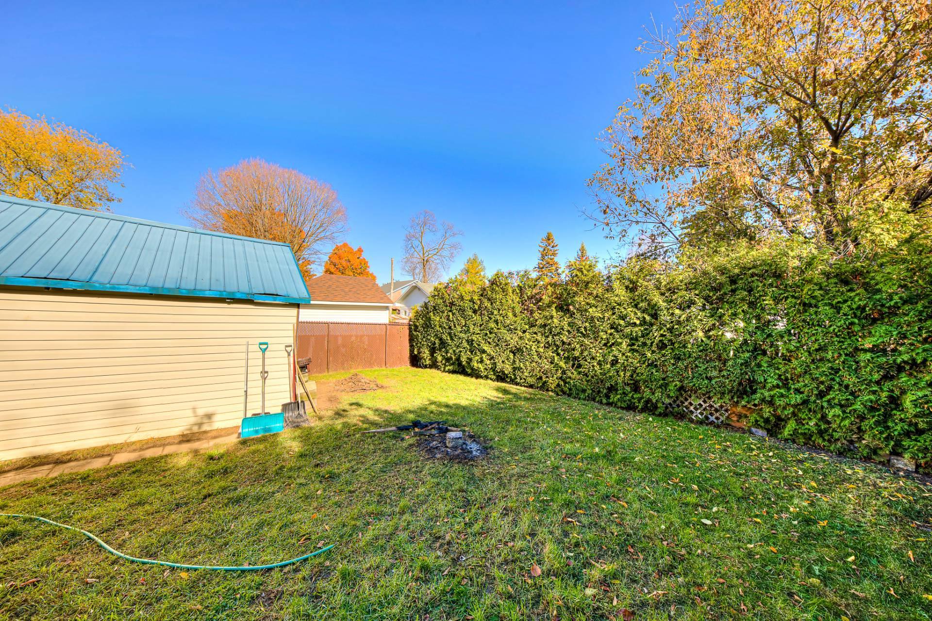 









2301


33e Avenue

,
Laval (Laval-Ouest),




QC
H7R3N5

