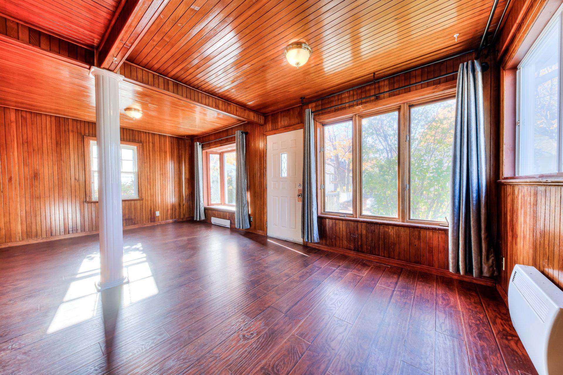 









2301


33e Avenue

,
Laval (Laval-Ouest),




QC
H7R3N5

