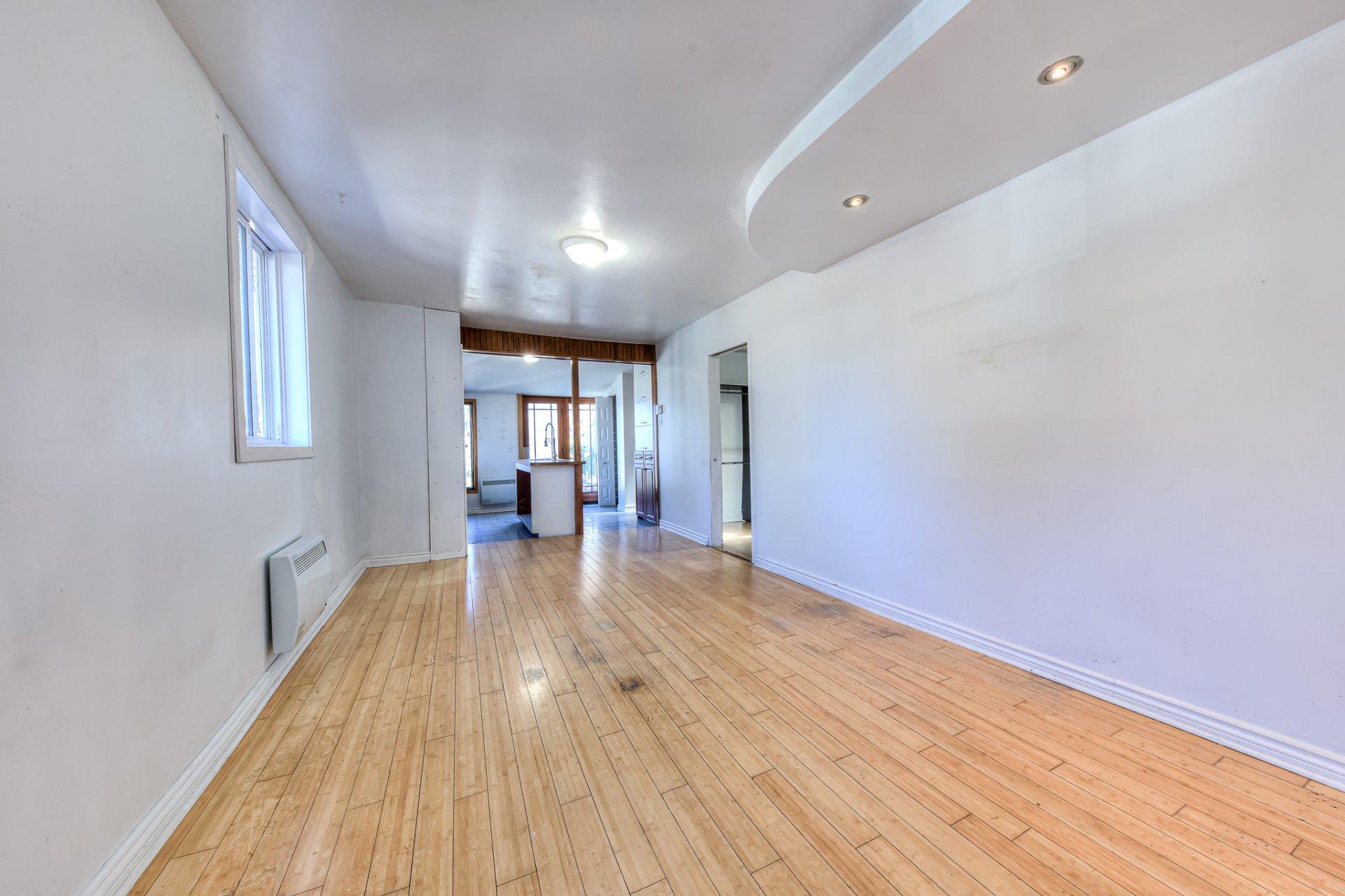 









2301


33e Avenue

,
Laval (Laval-Ouest),




QC
H7R3N5

