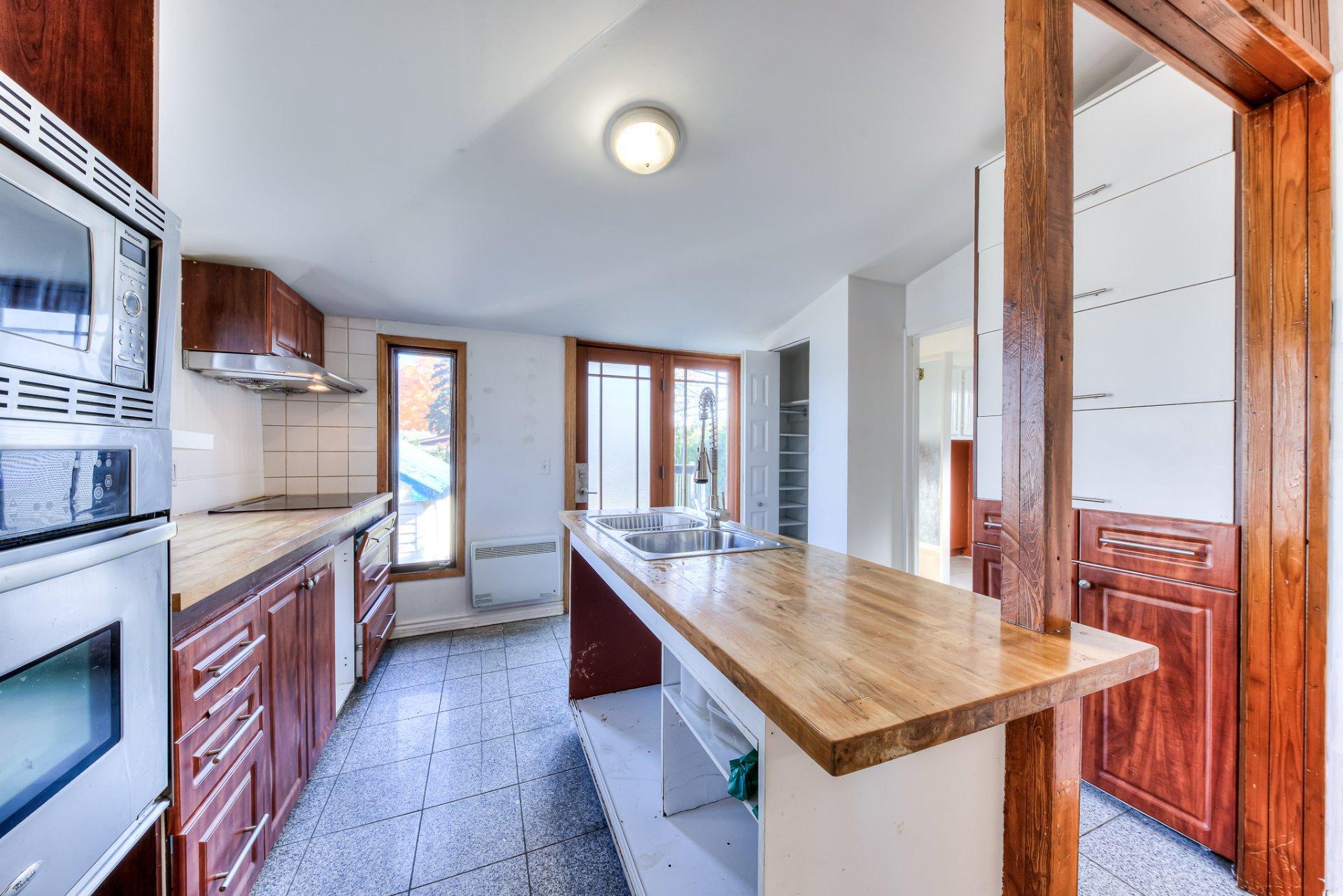 









2301


33e Avenue

,
Laval (Laval-Ouest),




QC
H7R3N5

