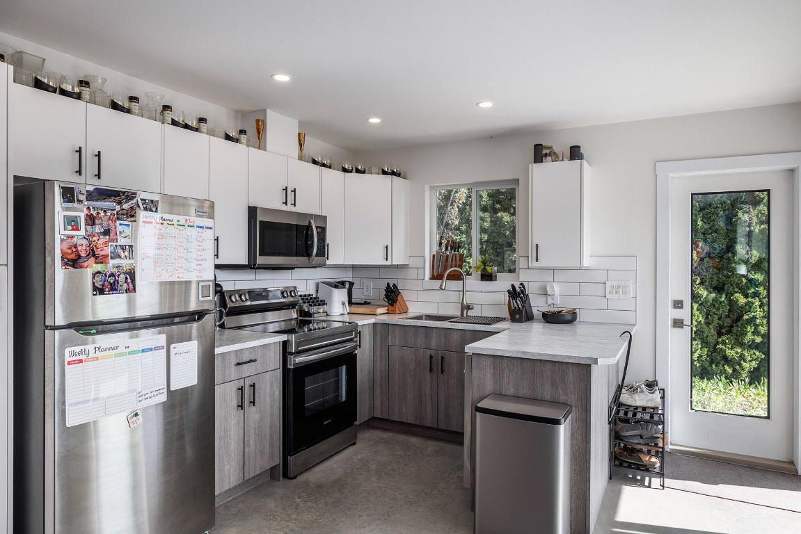 









3728


Glenway

Road,
West Kelowna,




BC
V4T 1E2

