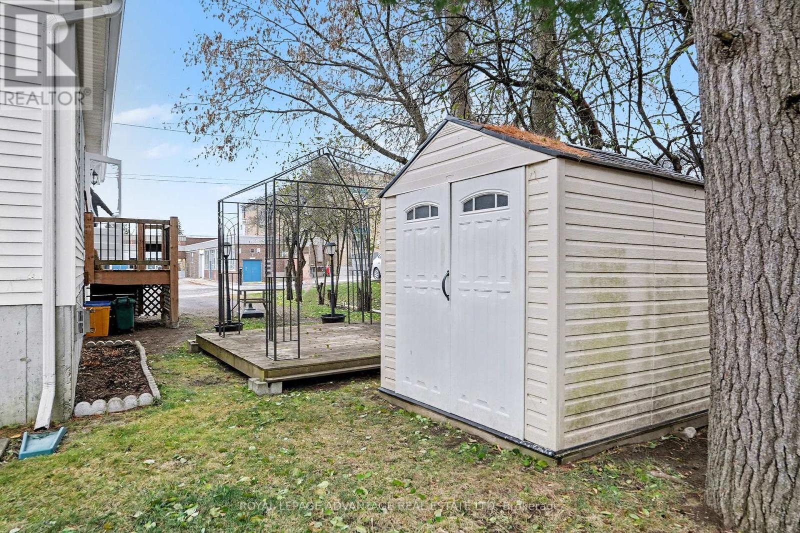 












11 QUEEN STREET

,
Perth,




Ontario
K7H2W4

