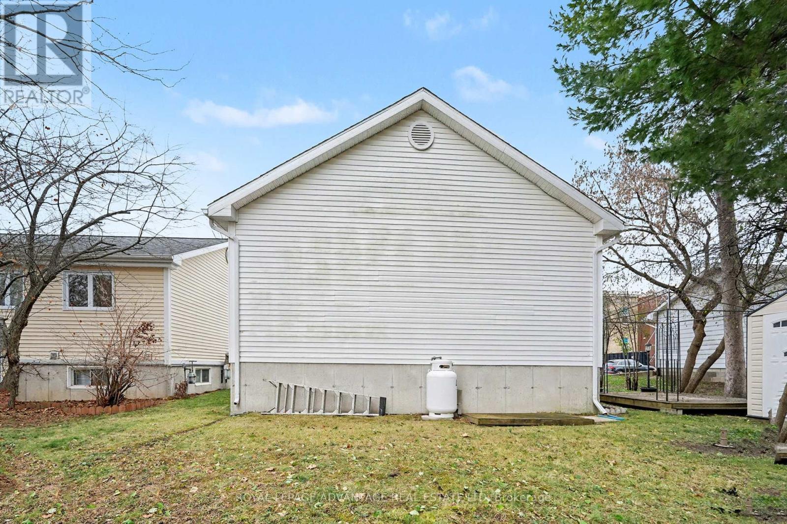 












11 QUEEN STREET

,
Perth,




Ontario
K7H2W4

