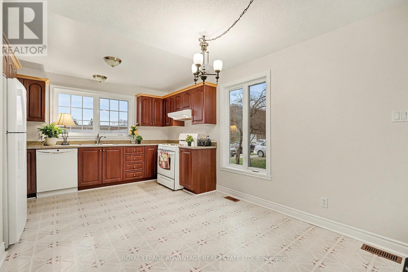 












11 QUEEN STREET

,
Perth,




Ontario
K7H2W4

