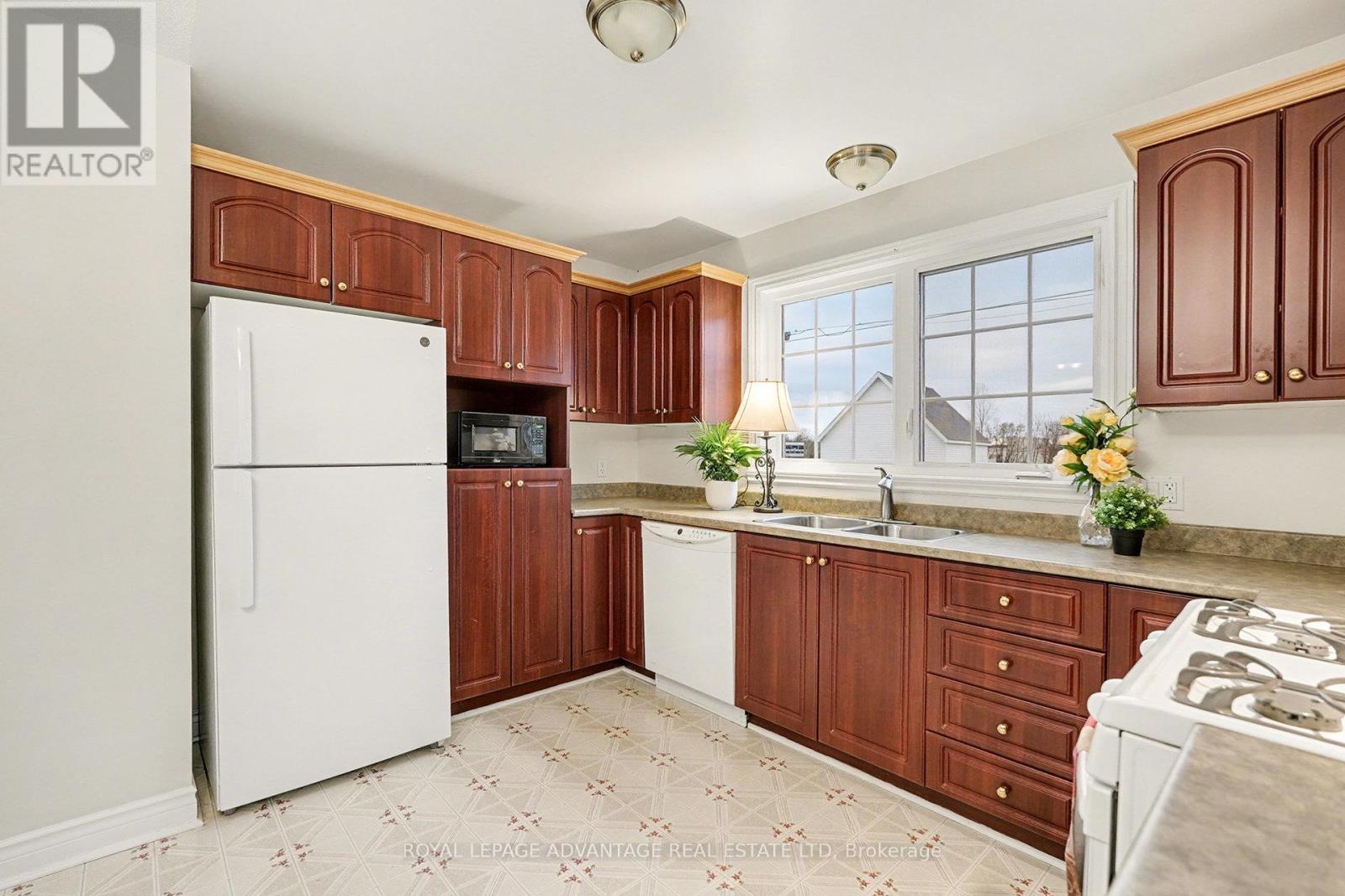 












11 QUEEN STREET

,
Perth,




Ontario
K7H2W4

