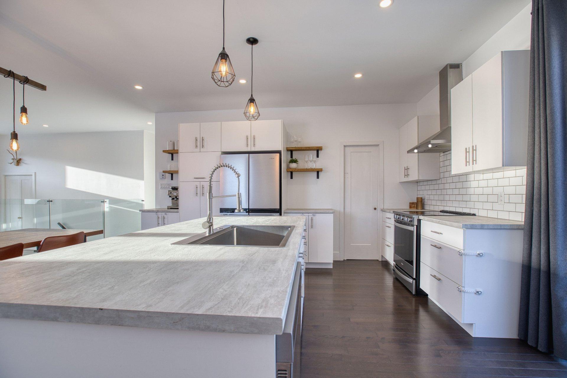 









649

 - 649A


Rue Beauregard

,
Sainte-Agathe-des-Monts,




QC
J8C0J2

