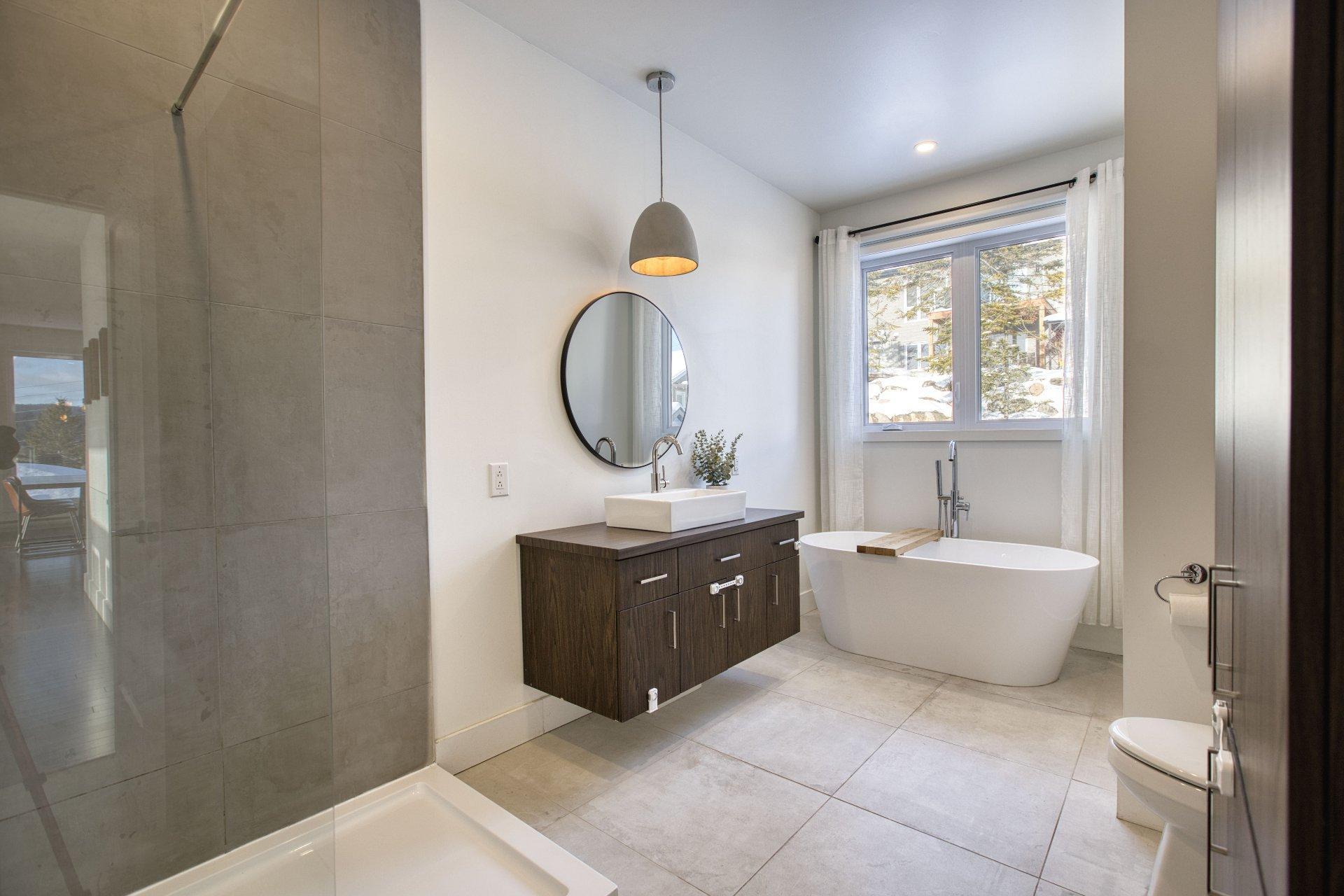 









649

 - 649A


Rue Beauregard

,
Sainte-Agathe-des-Monts,




QC
J8C0J2

