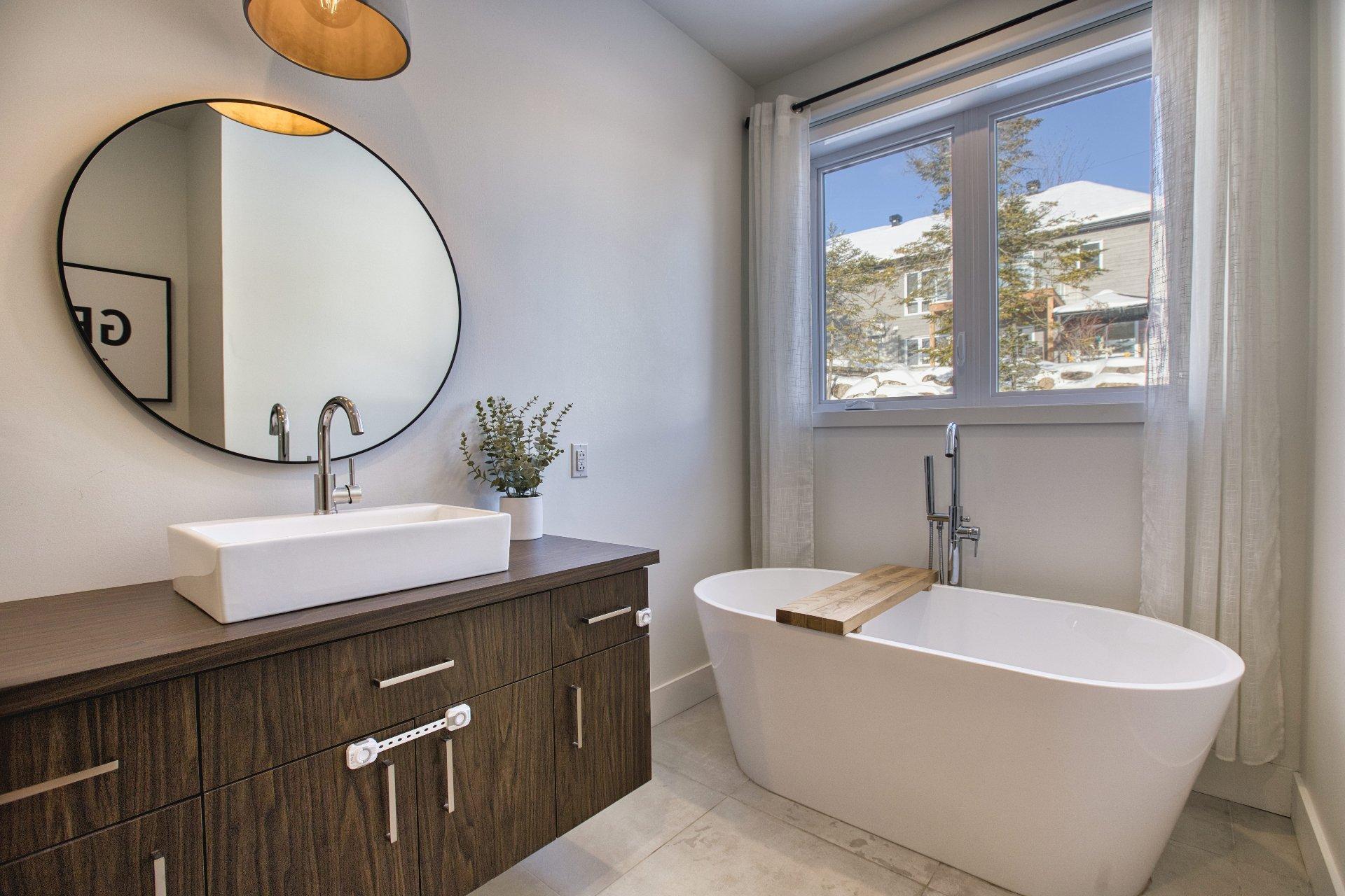 









649

 - 649A


Rue Beauregard

,
Sainte-Agathe-des-Monts,




QC
J8C0J2

