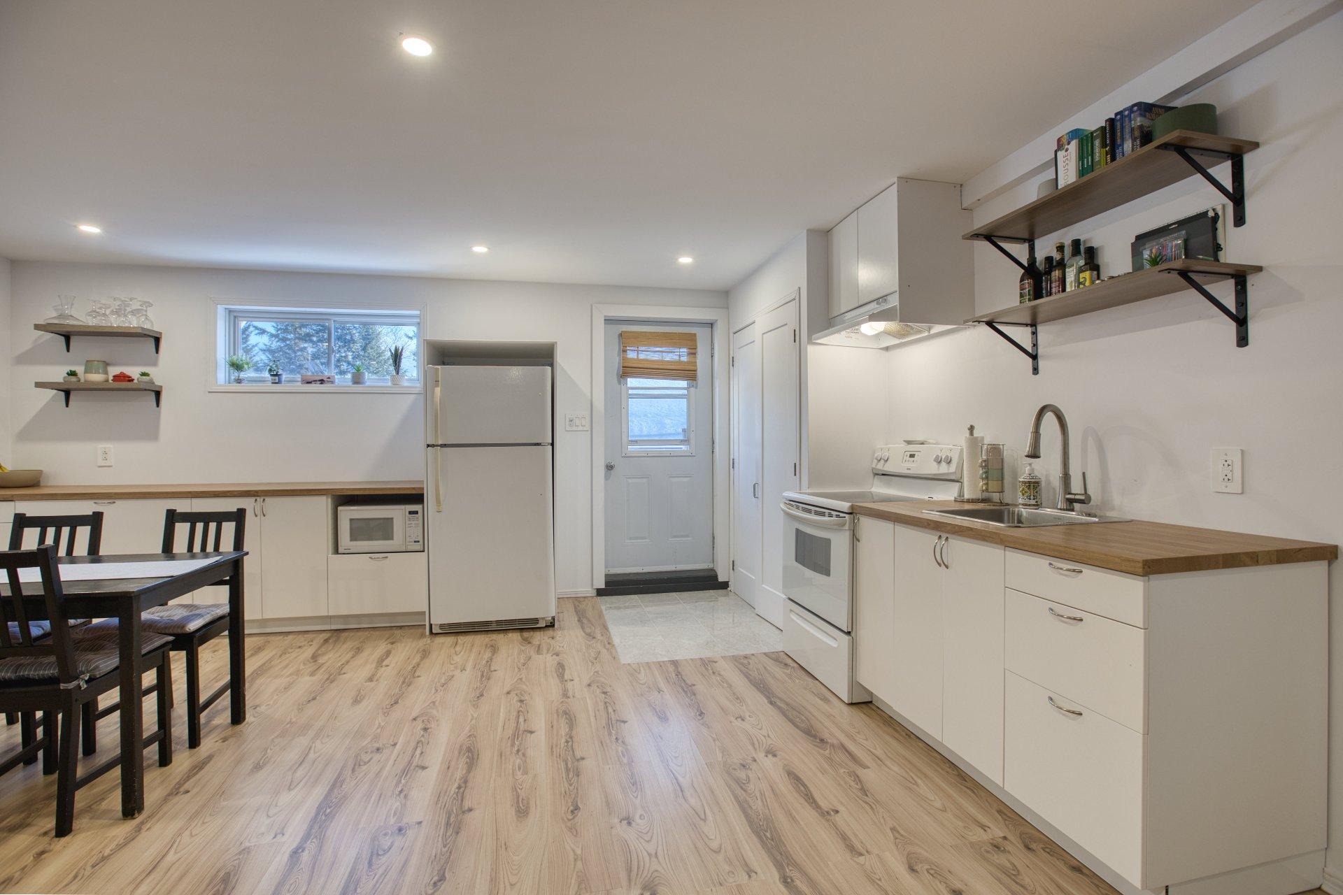 









649

 - 649A


Rue Beauregard

,
Sainte-Agathe-des-Monts,




QC
J8C0J2

