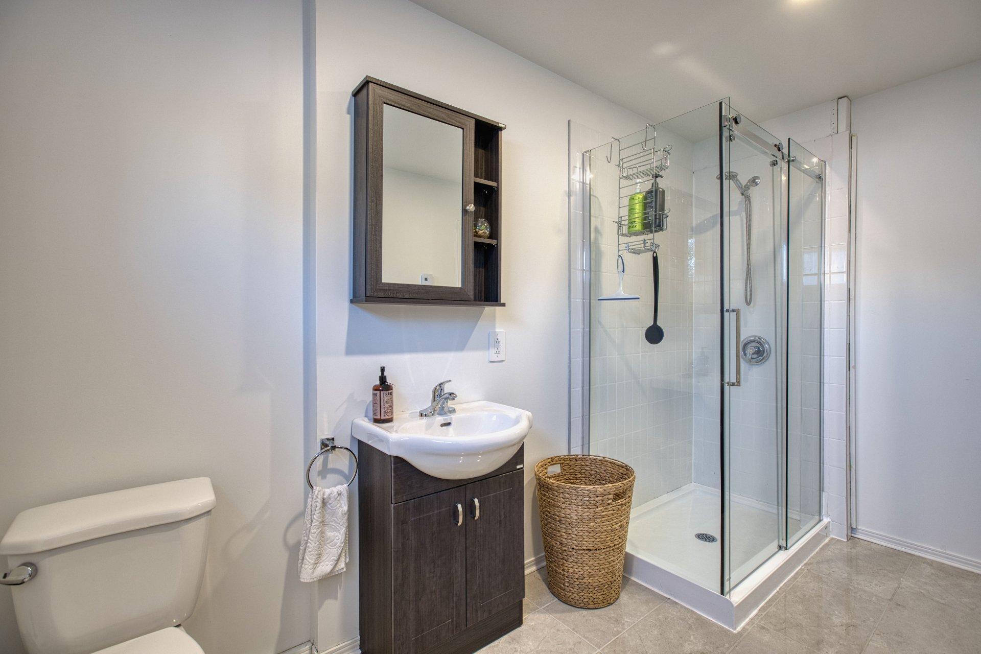 









649

 - 649A


Rue Beauregard

,
Sainte-Agathe-des-Monts,




QC
J8C0J2

