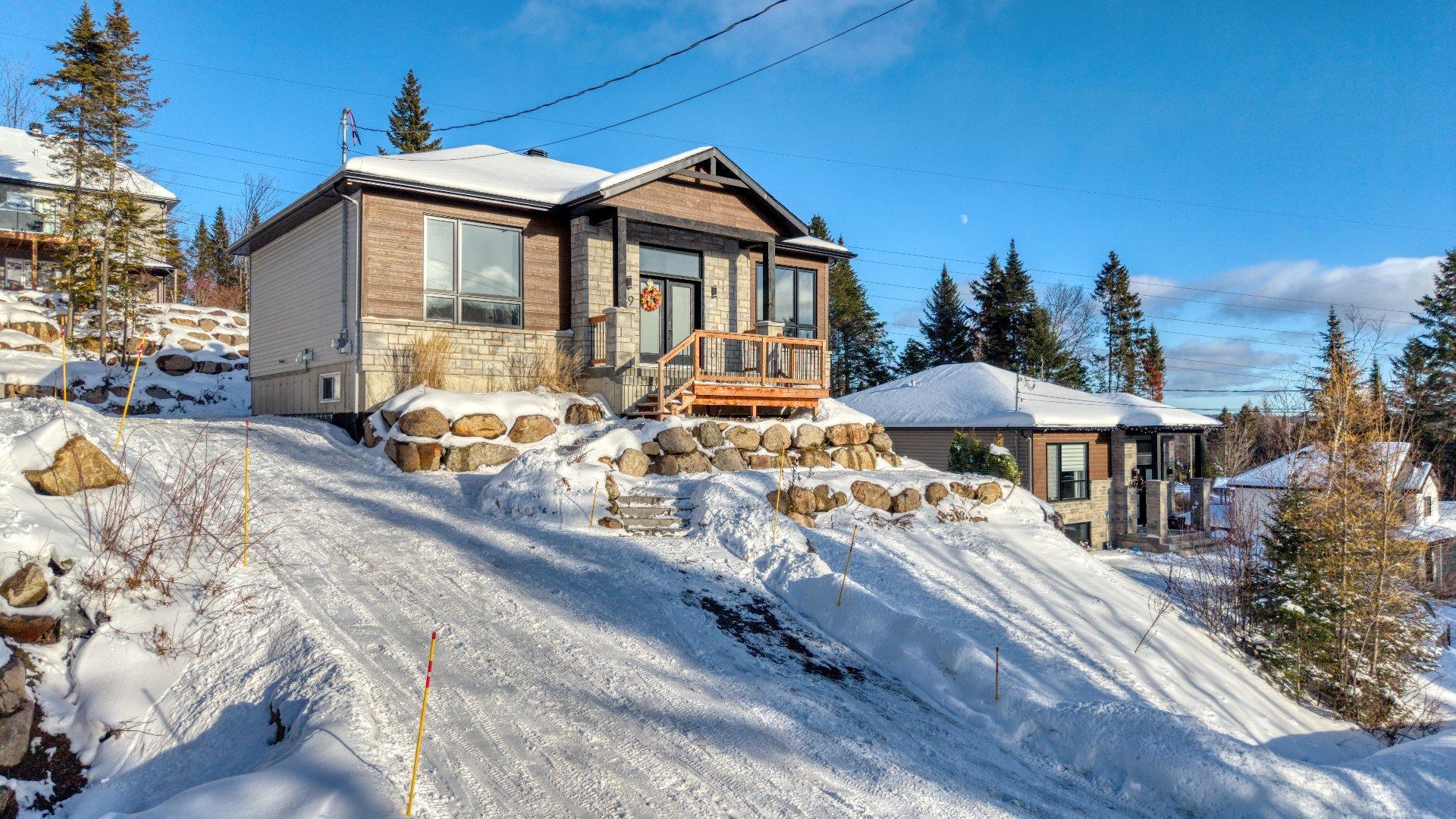 









649

 - 649A


Rue Beauregard

,
Sainte-Agathe-des-Monts,




QC
J8C0J2

