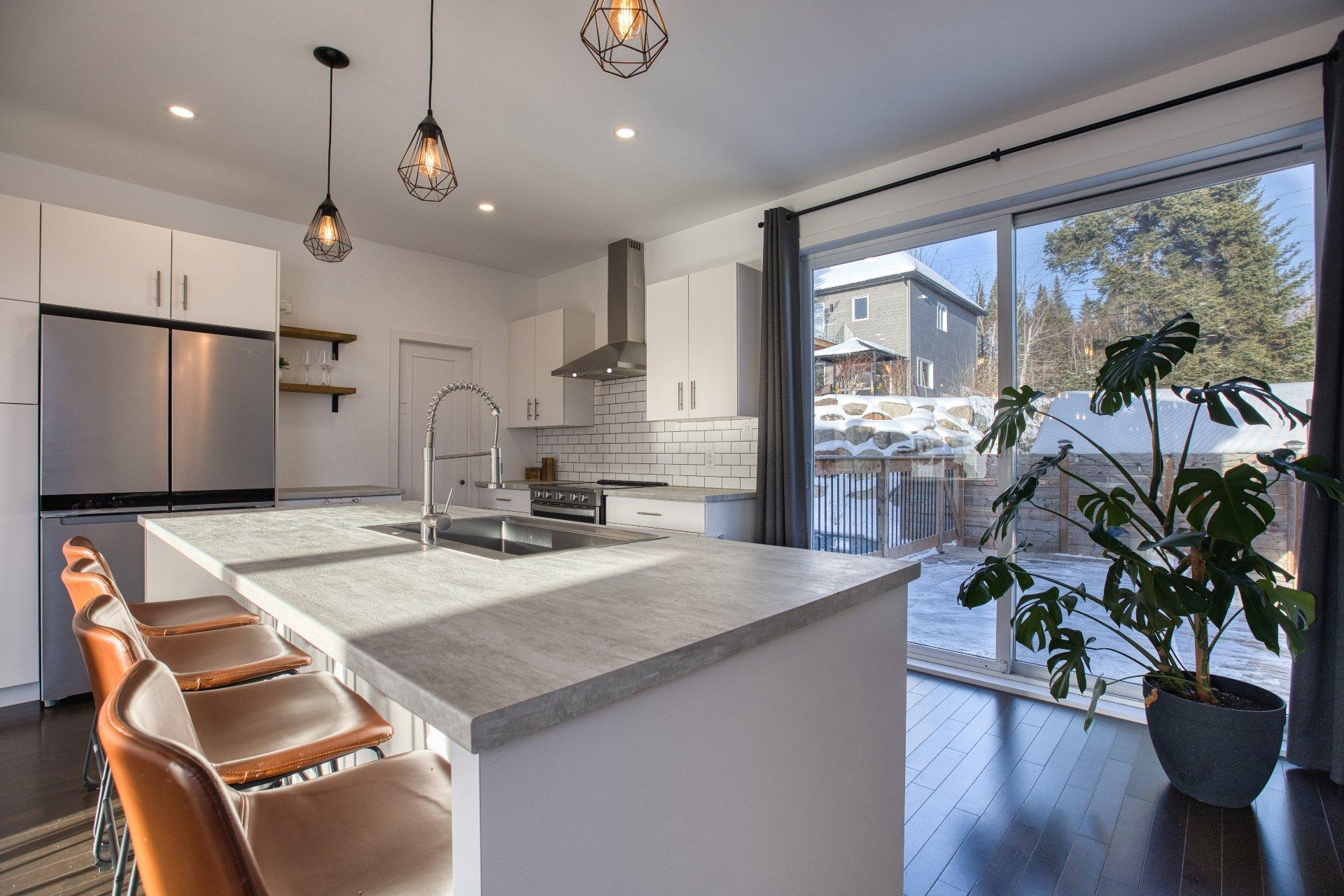 









649

 - 649A


Rue Beauregard

,
Sainte-Agathe-des-Monts,




QC
J8C0J2

