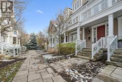 Welcome to Harbour Club-Steps from Bronte Harbour!