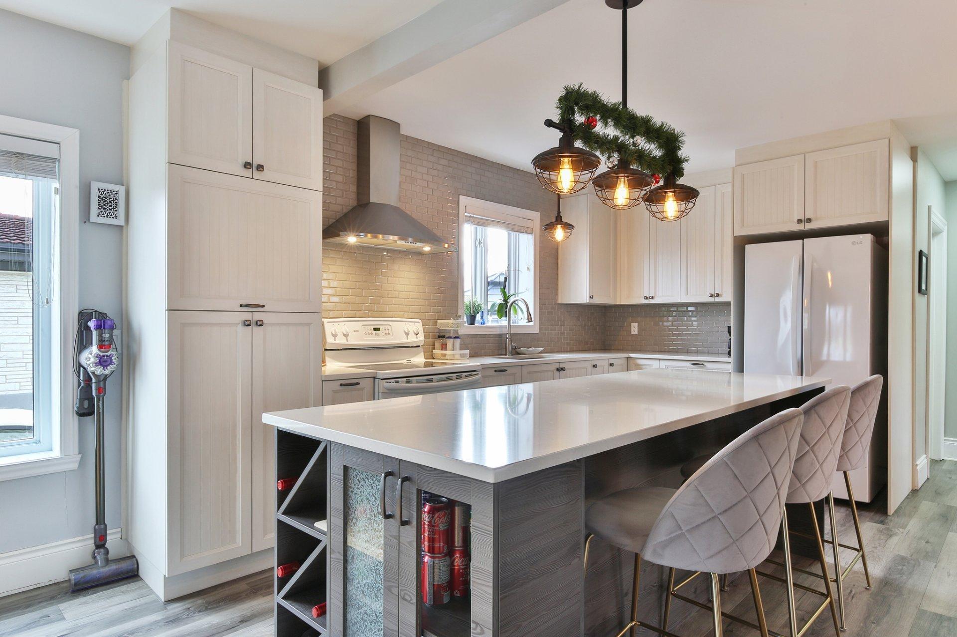 









114


Rue Jacques-Cartier S.

,
Saint-Jean-sur-Richelieu,




QC
J3B6S1

