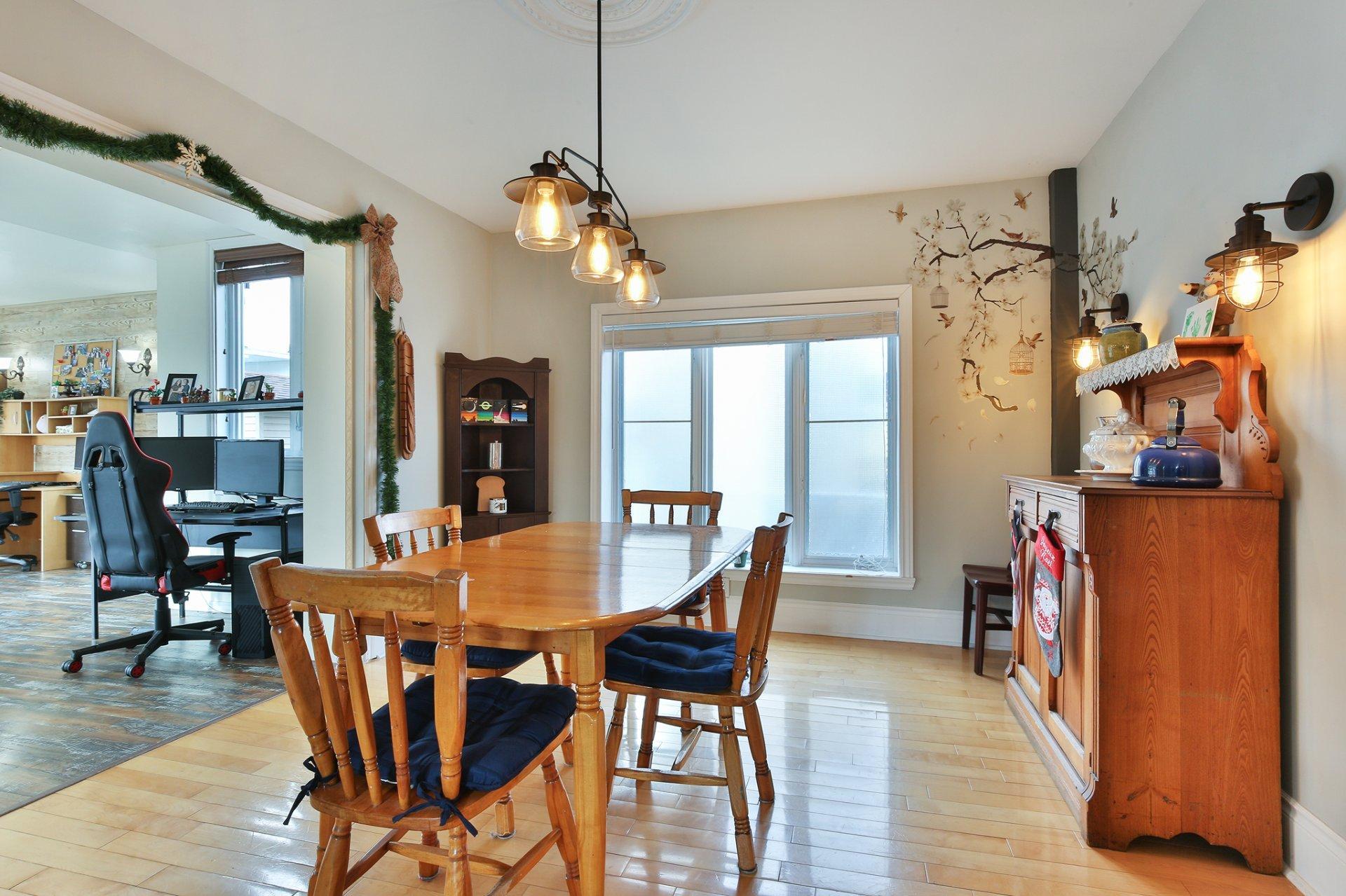 









114


Rue Jacques-Cartier S.

,
Saint-Jean-sur-Richelieu,




QC
J3B6S1

