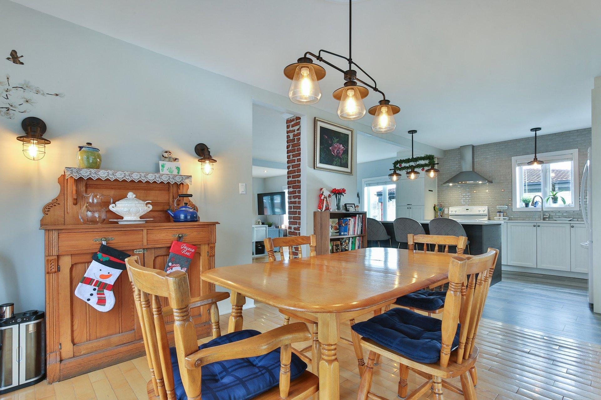 









114


Rue Jacques-Cartier S.

,
Saint-Jean-sur-Richelieu,




QC
J3B6S1

