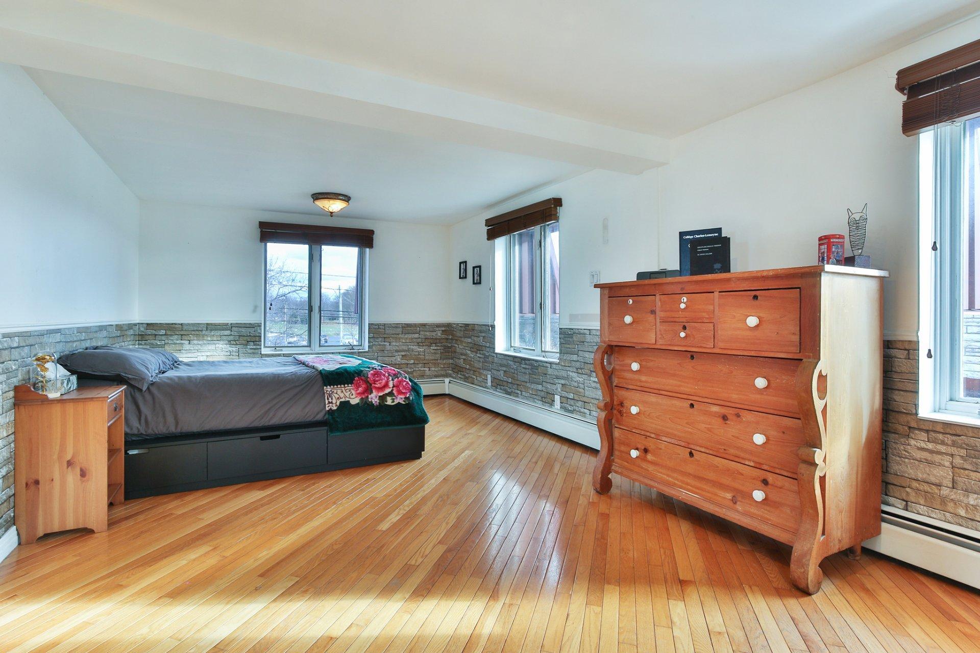 









114


Rue Jacques-Cartier S.

,
Saint-Jean-sur-Richelieu,




QC
J3B6S1

