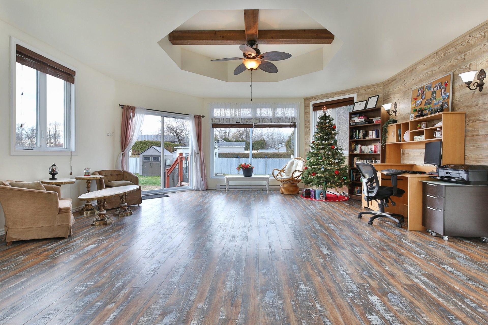 









114


Rue Jacques-Cartier S.

,
Saint-Jean-sur-Richelieu,




QC
J3B6S1

