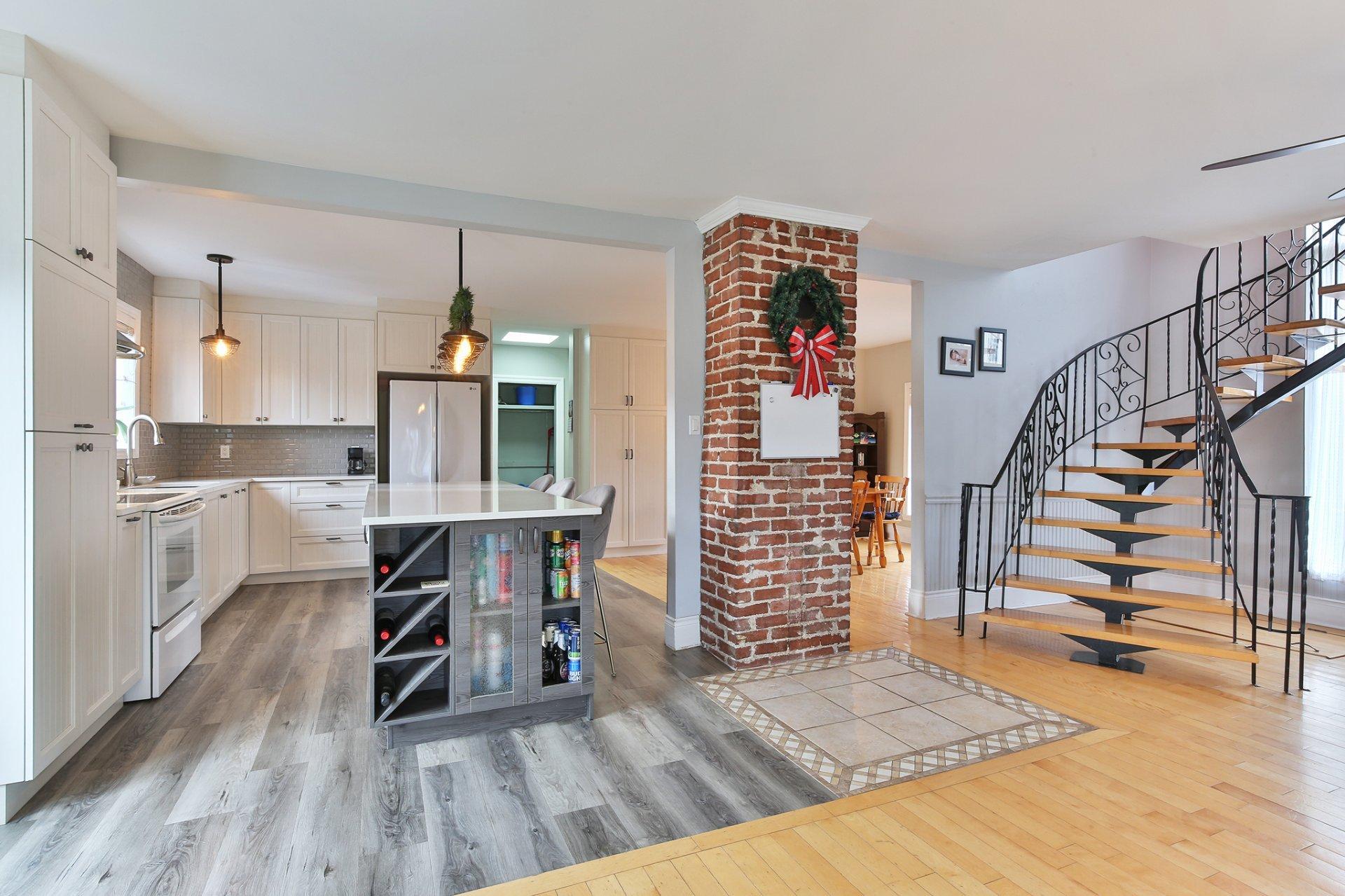 









114


Rue Jacques-Cartier S.

,
Saint-Jean-sur-Richelieu,




QC
J3B6S1

