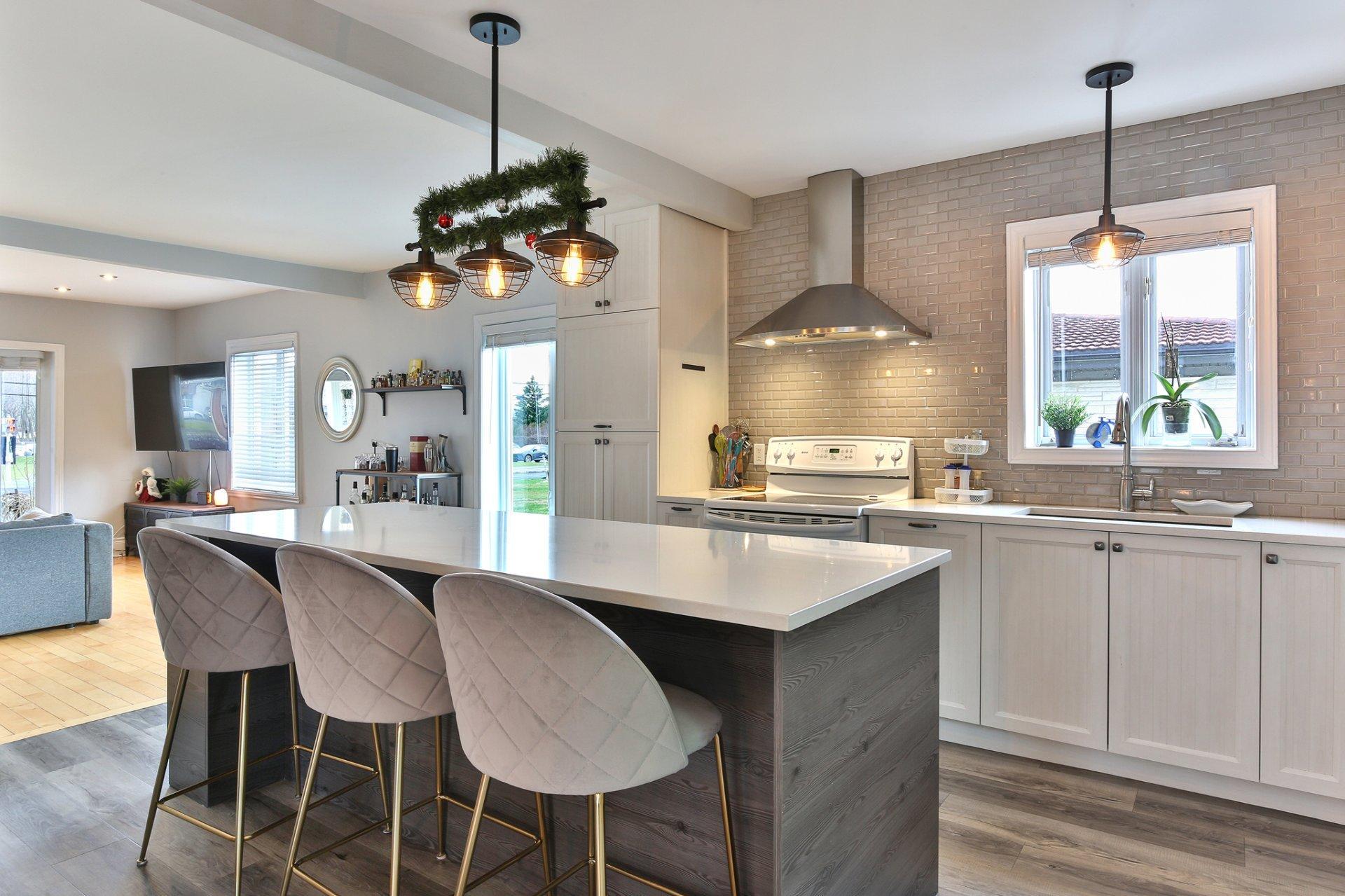 









114


Rue Jacques-Cartier S.

,
Saint-Jean-sur-Richelieu,




QC
J3B6S1

