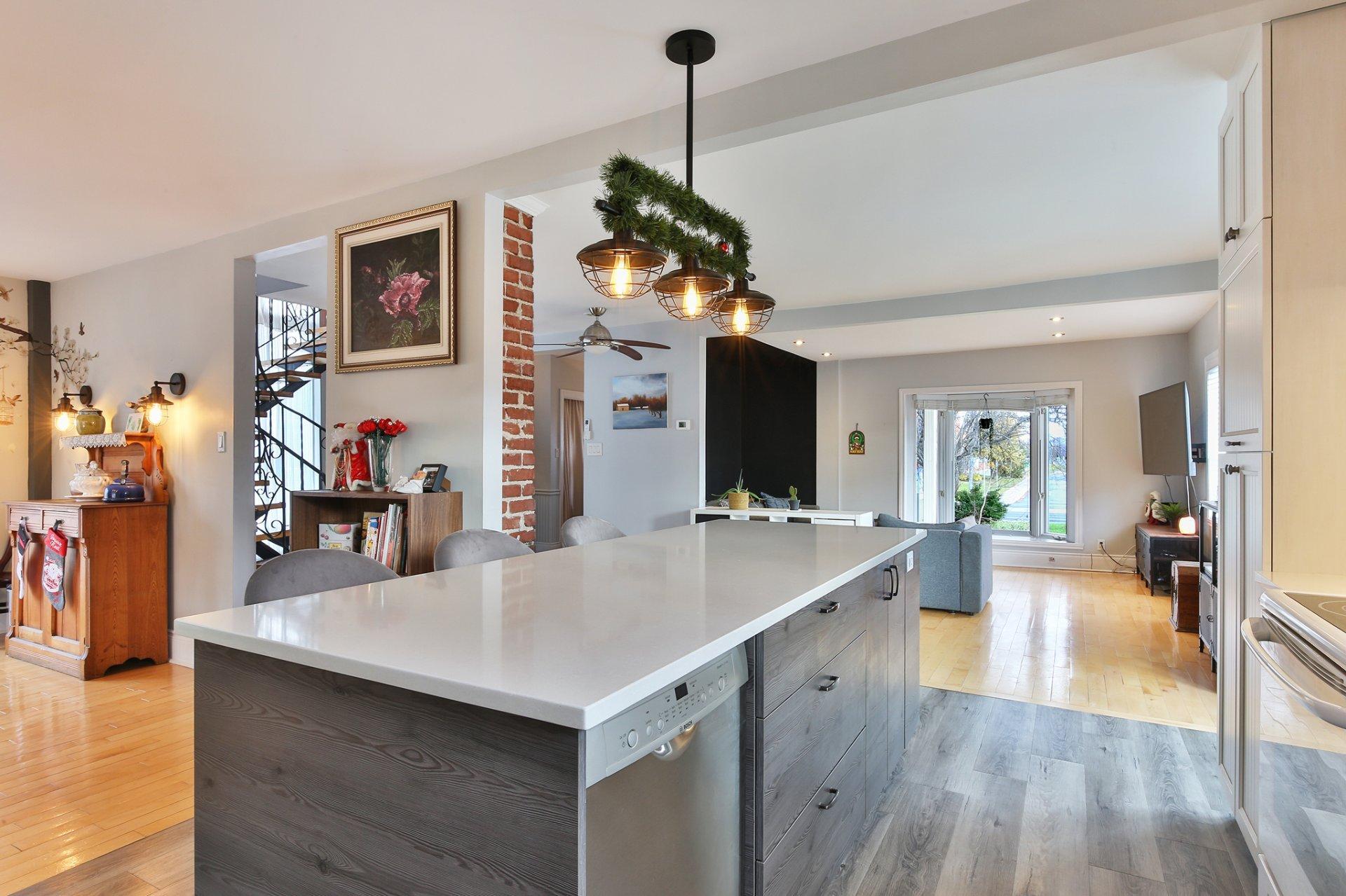 









114


Rue Jacques-Cartier S.

,
Saint-Jean-sur-Richelieu,




QC
J3B6S1

