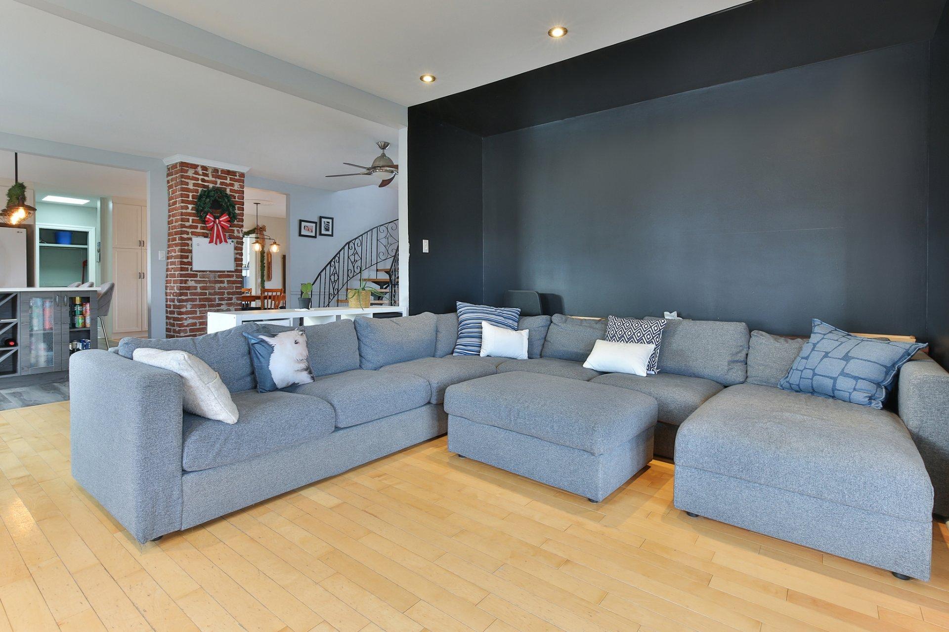 









114


Rue Jacques-Cartier S.

,
Saint-Jean-sur-Richelieu,




QC
J3B6S1

