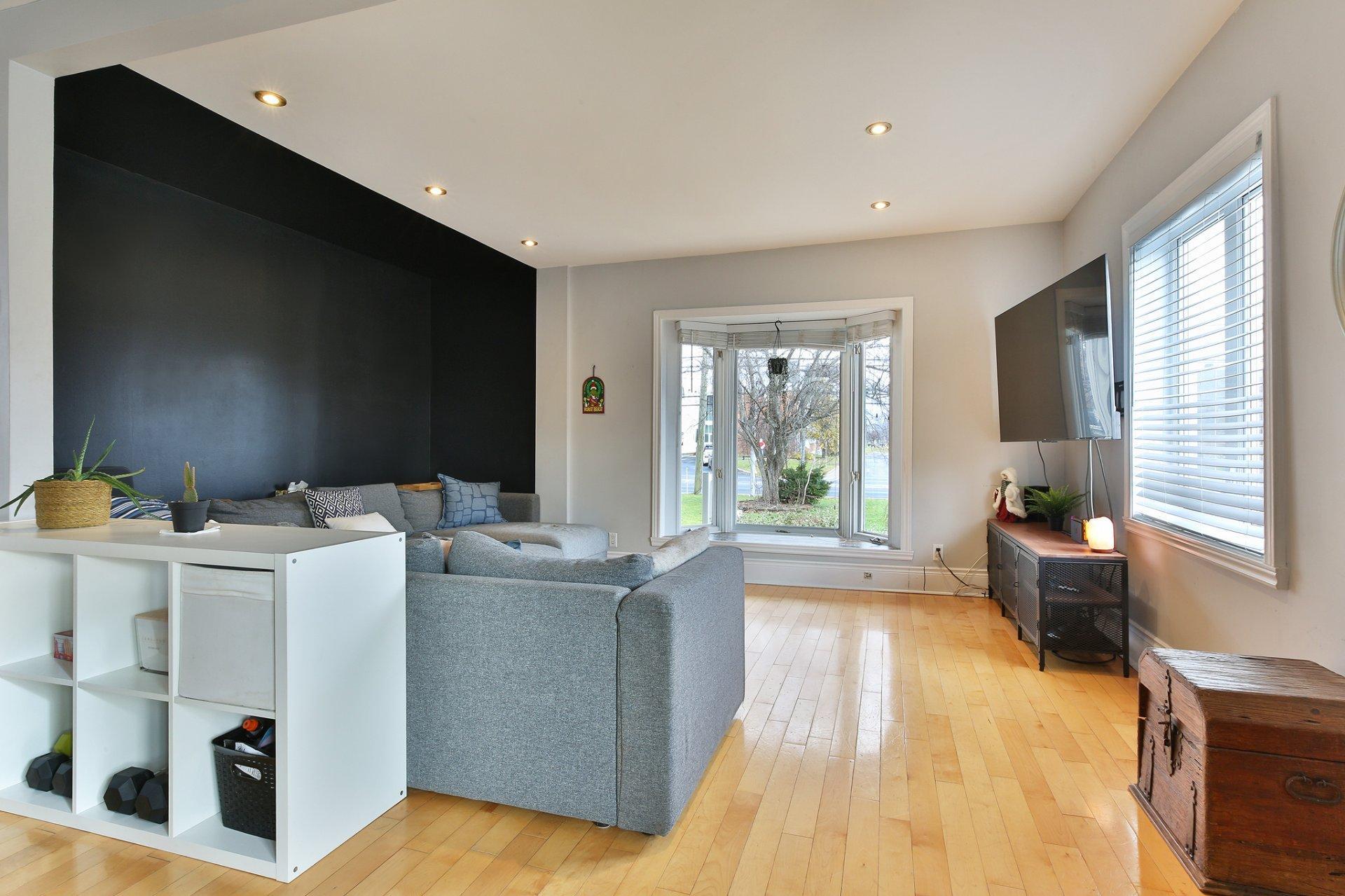 









114


Rue Jacques-Cartier S.

,
Saint-Jean-sur-Richelieu,




QC
J3B6S1

