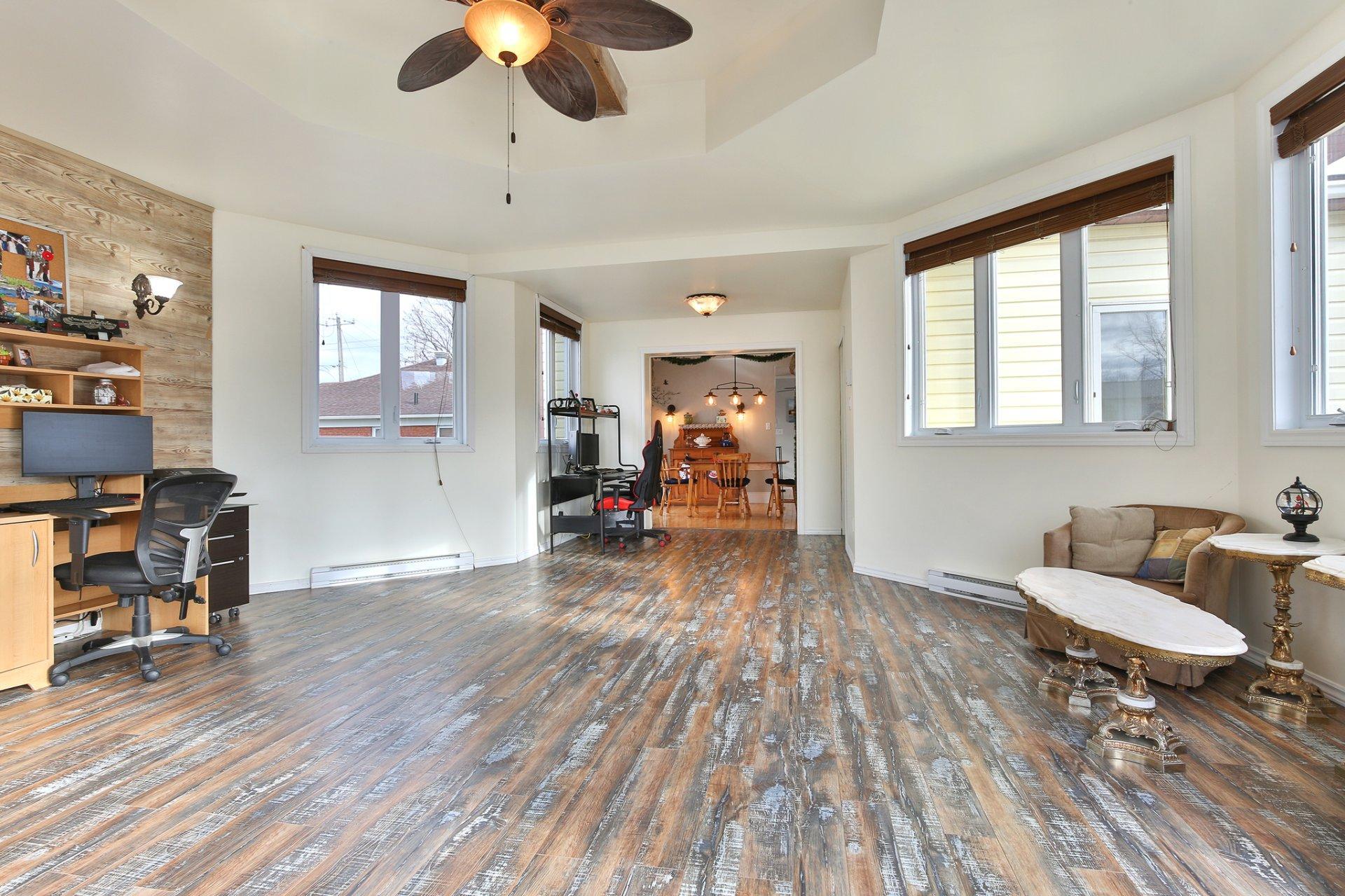 









114


Rue Jacques-Cartier S.

,
Saint-Jean-sur-Richelieu,




QC
J3B6S1

