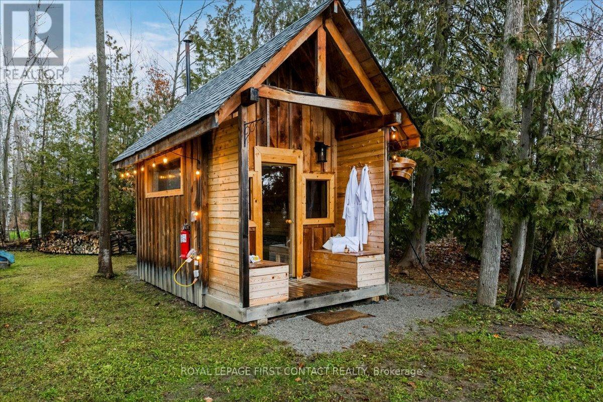 












3500 CRESCENT HARBOUR ROAD

,
Innisfil,




Ontario
L9S2Y8

