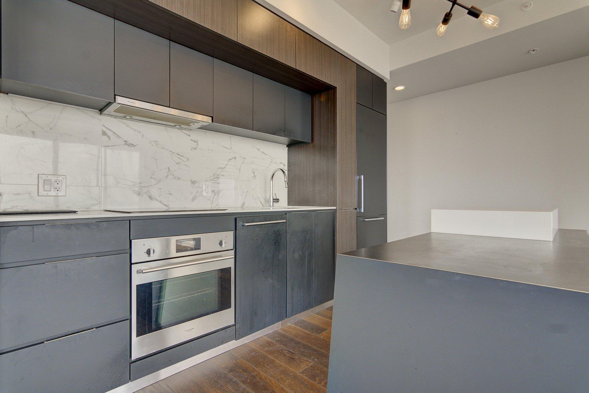 









1188


Rue St-Antoine O.

, 3104,
Montréal (Ville-Marie),




QC
H3C1B4

