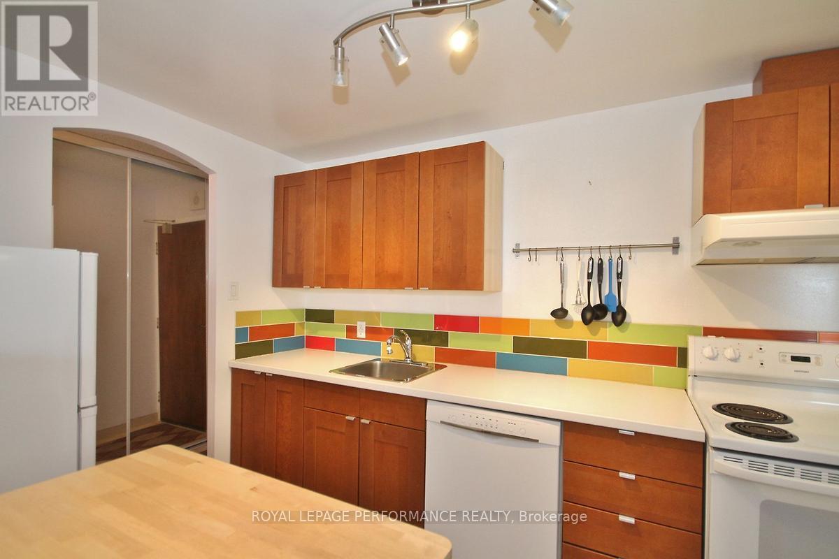 












1702 - 1025 RICHMOND ROAD

,
Ottawa,




Ontario
K2B8G8

