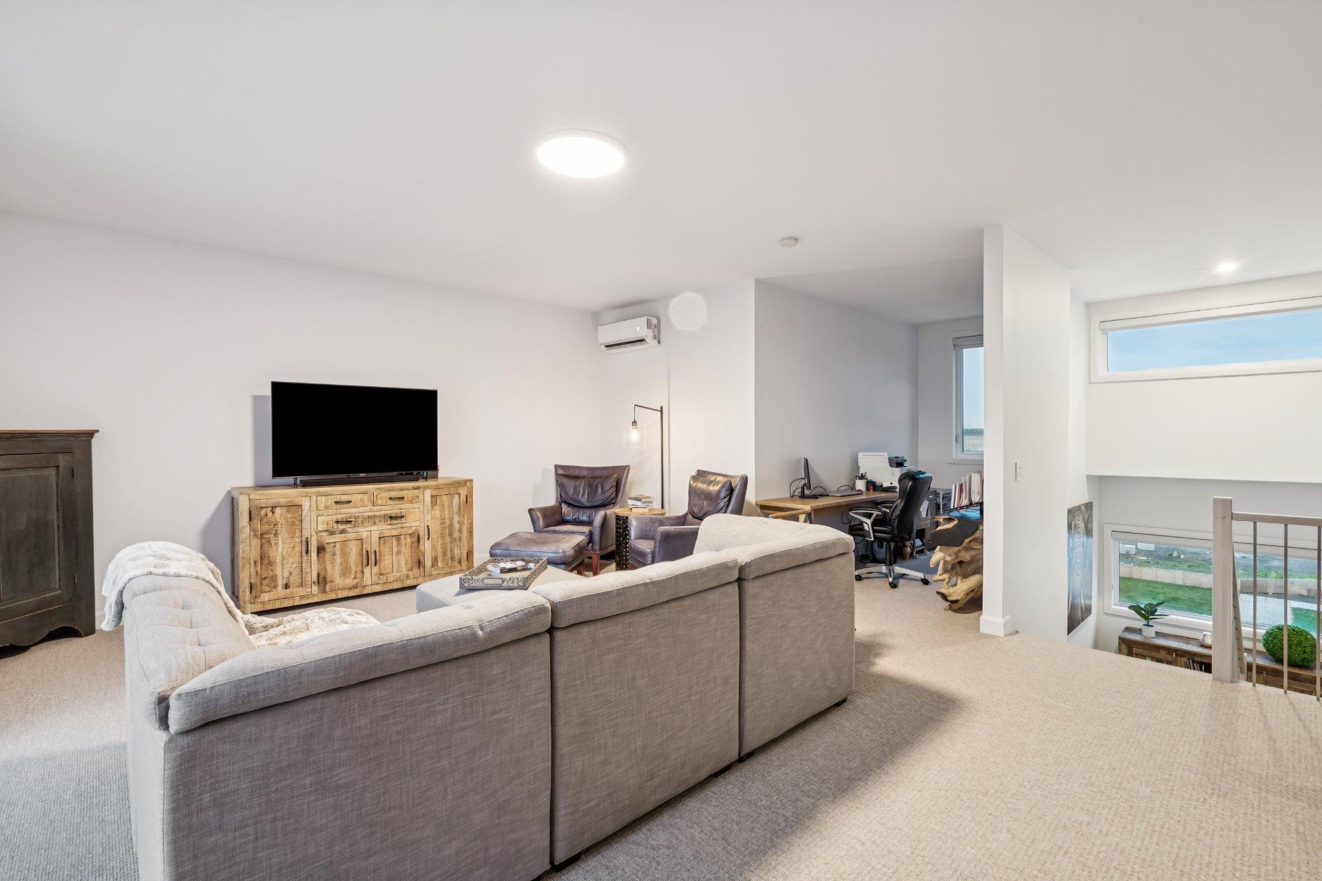 









109


Rue des Marronniers

,
Candiac,




QC
J5R0T5

