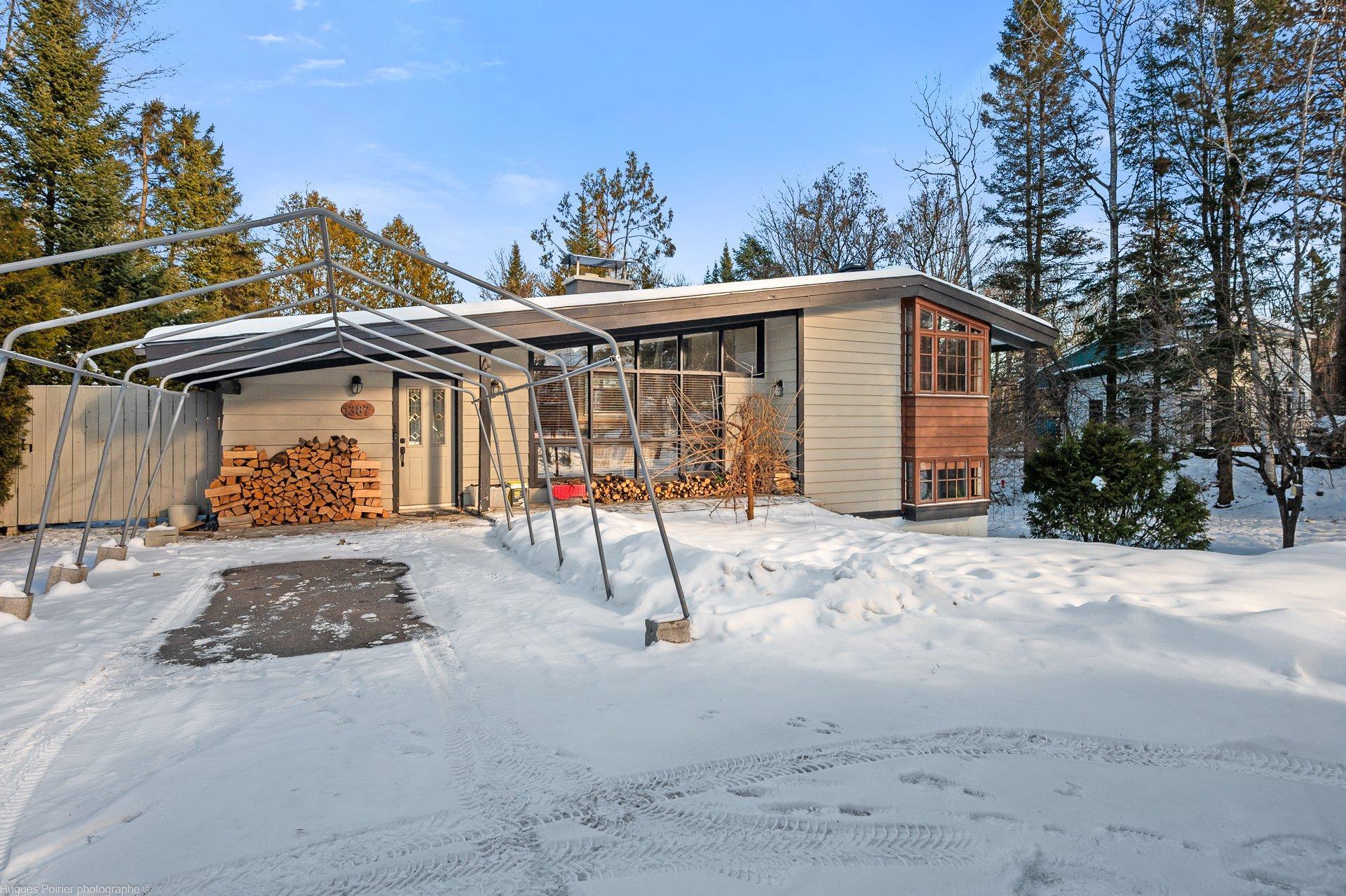 









1387


Rue du Bel-Automne

,
Sainte-Adèle,




QC
J8B2Y1

