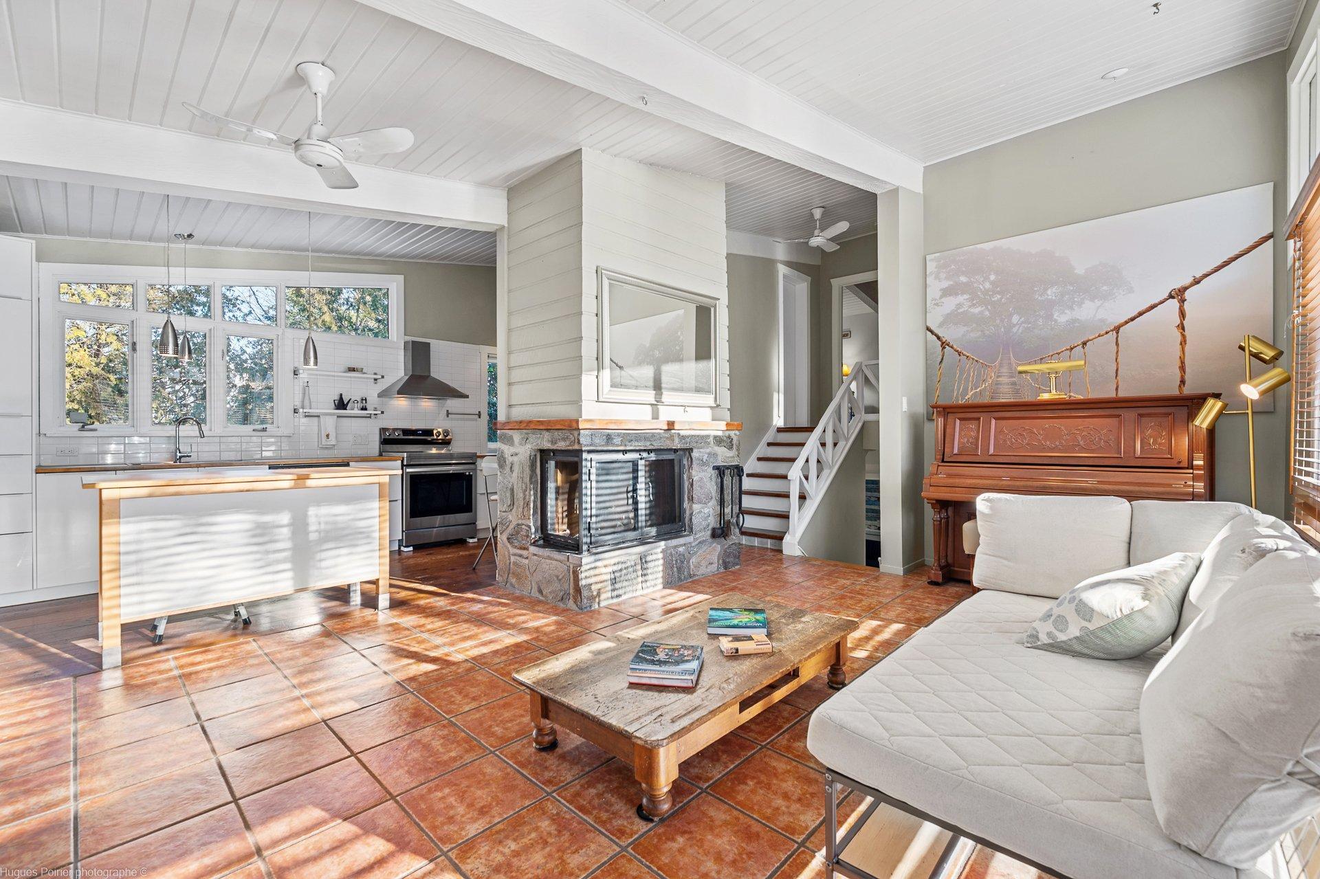 









1387


Rue du Bel-Automne

,
Sainte-Adèle,




QC
J8B2Y1

