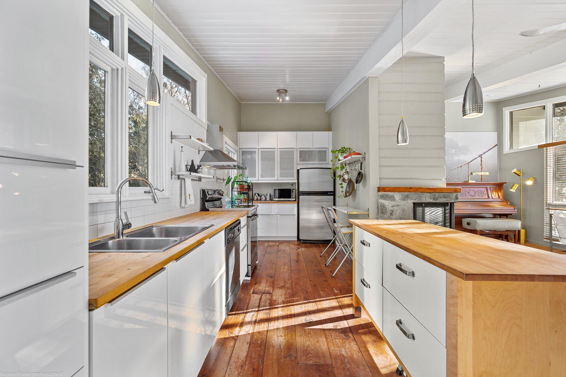 









1387


Rue du Bel-Automne

,
Sainte-Adèle,




QC
J8B2Y1

