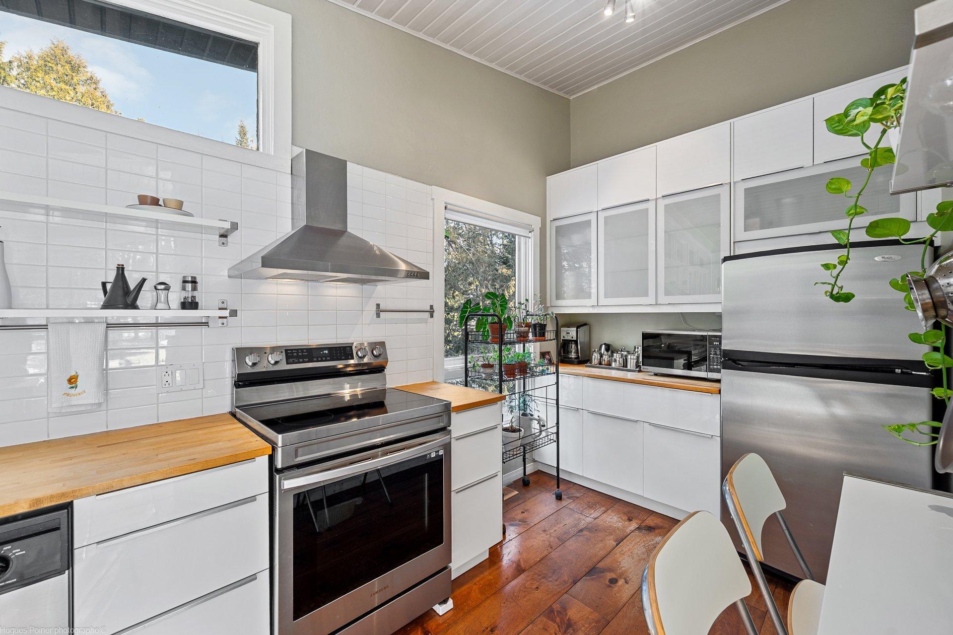 









1387


Rue du Bel-Automne

,
Sainte-Adèle,




QC
J8B2Y1

