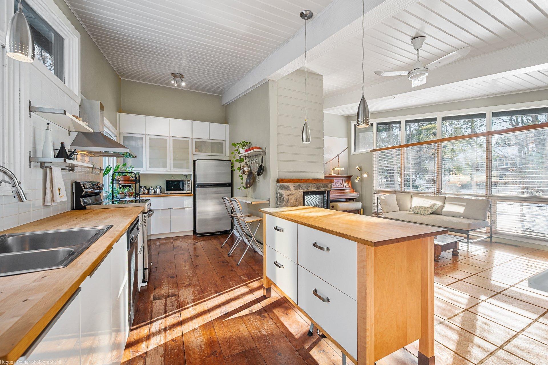 









1387


Rue du Bel-Automne

,
Sainte-Adèle,




QC
J8B2Y1

