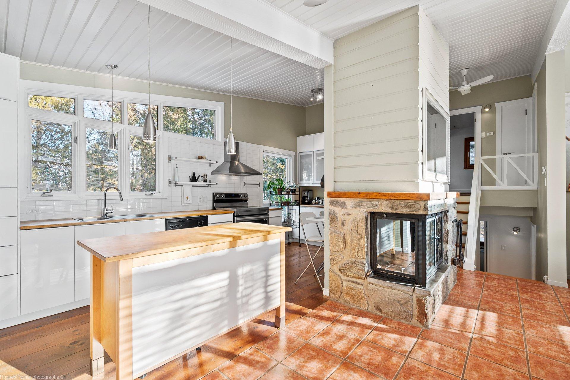 









1387


Rue du Bel-Automne

,
Sainte-Adèle,




QC
J8B2Y1

