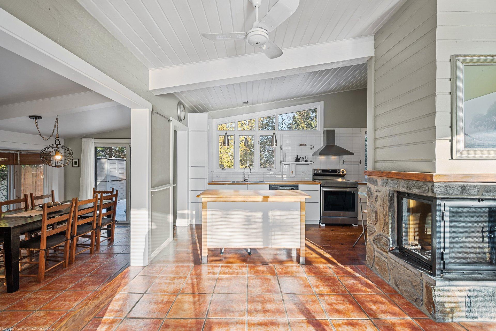 









1387


Rue du Bel-Automne

,
Sainte-Adèle,




QC
J8B2Y1

