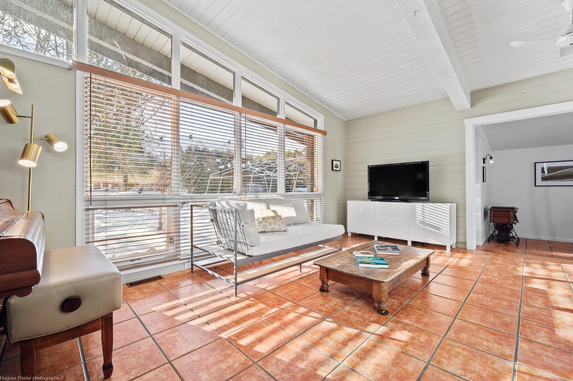 









1387


Rue du Bel-Automne

,
Sainte-Adèle,




QC
J8B2Y1

