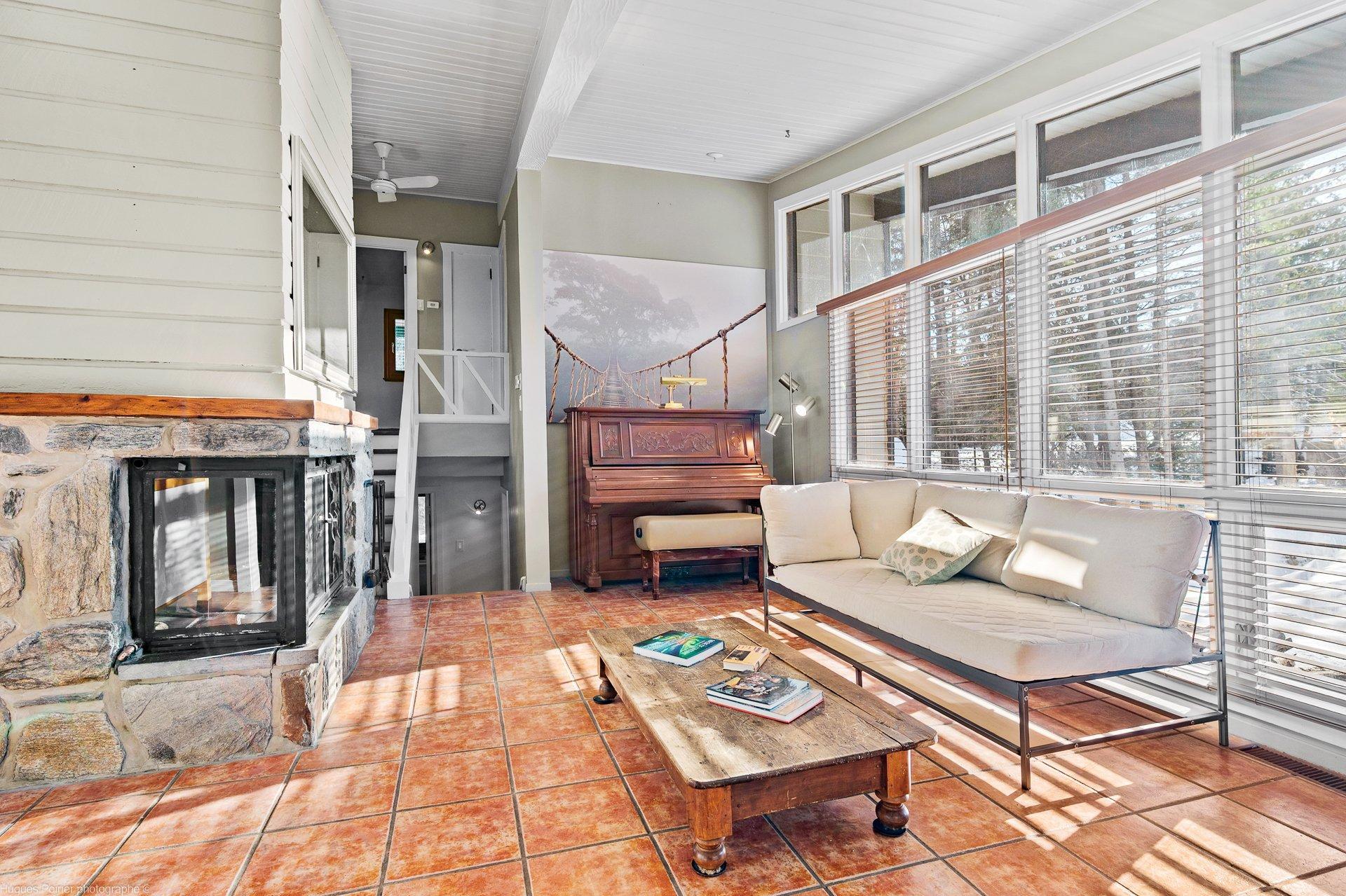 









1387


Rue du Bel-Automne

,
Sainte-Adèle,




QC
J8B2Y1

