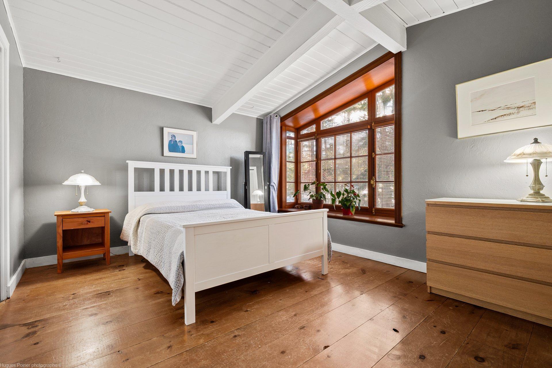 









1387


Rue du Bel-Automne

,
Sainte-Adèle,




QC
J8B2Y1

