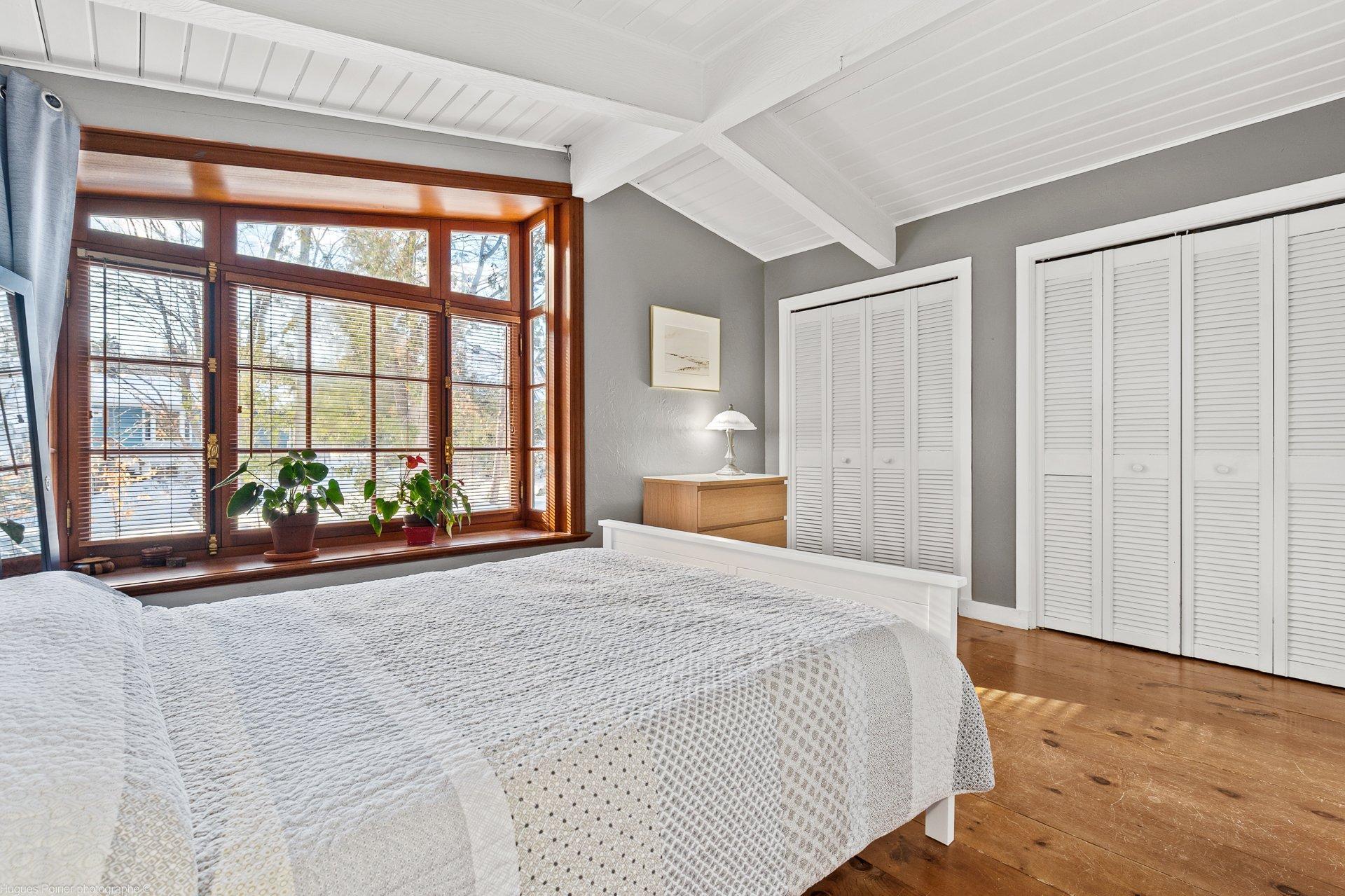 









1387


Rue du Bel-Automne

,
Sainte-Adèle,




QC
J8B2Y1

